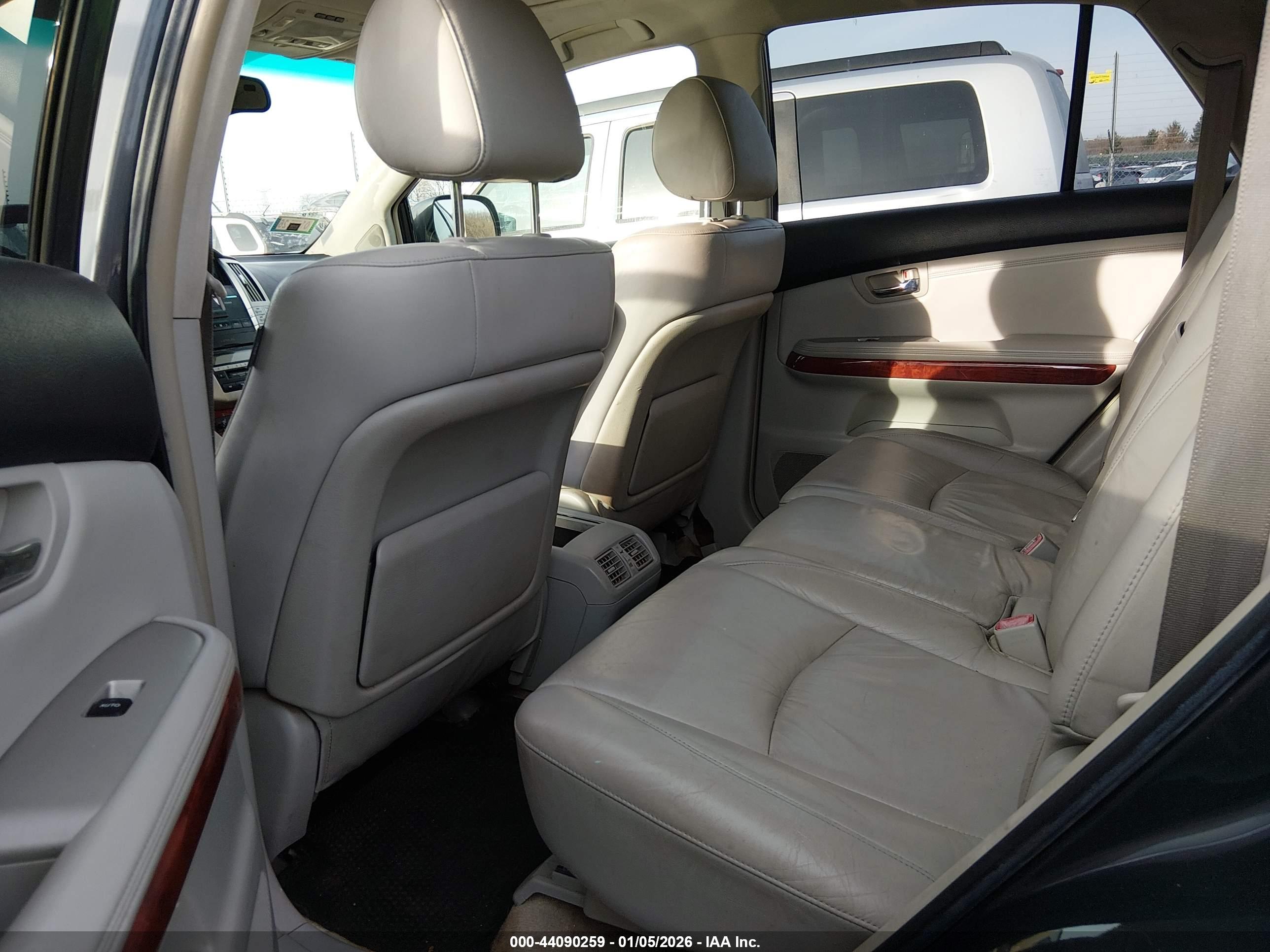 LEXUS RX image 8