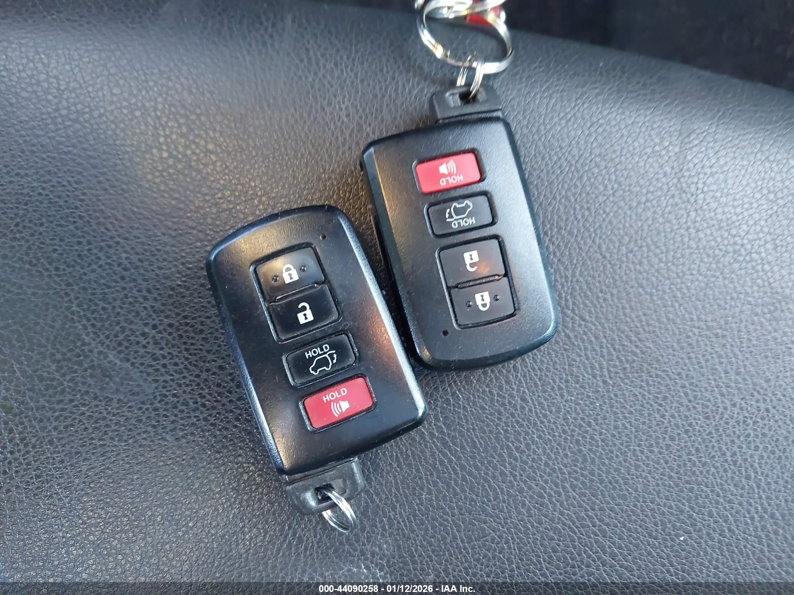 TOYOTA RAV4 image 11