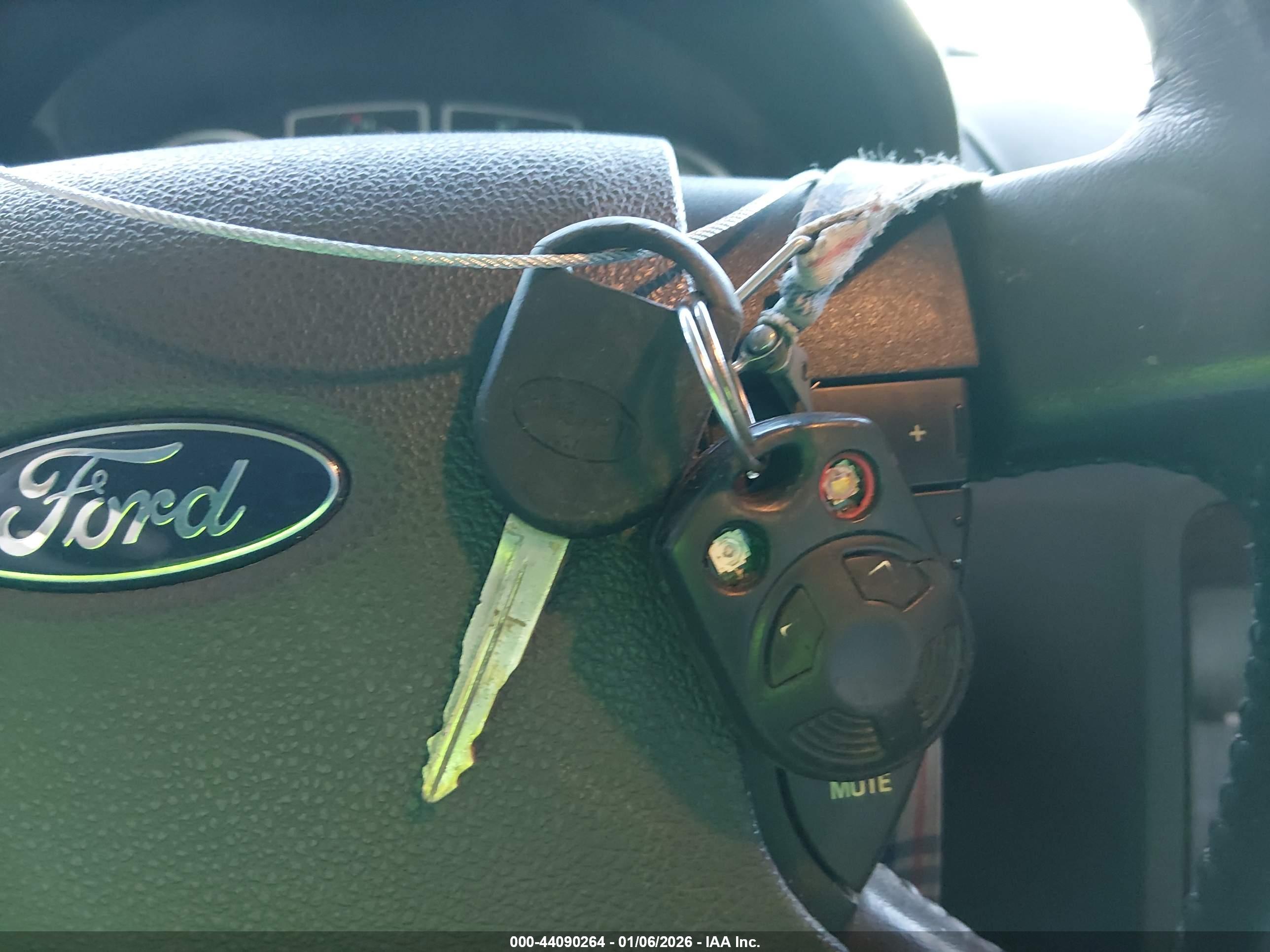 FORD TAURUS image 11