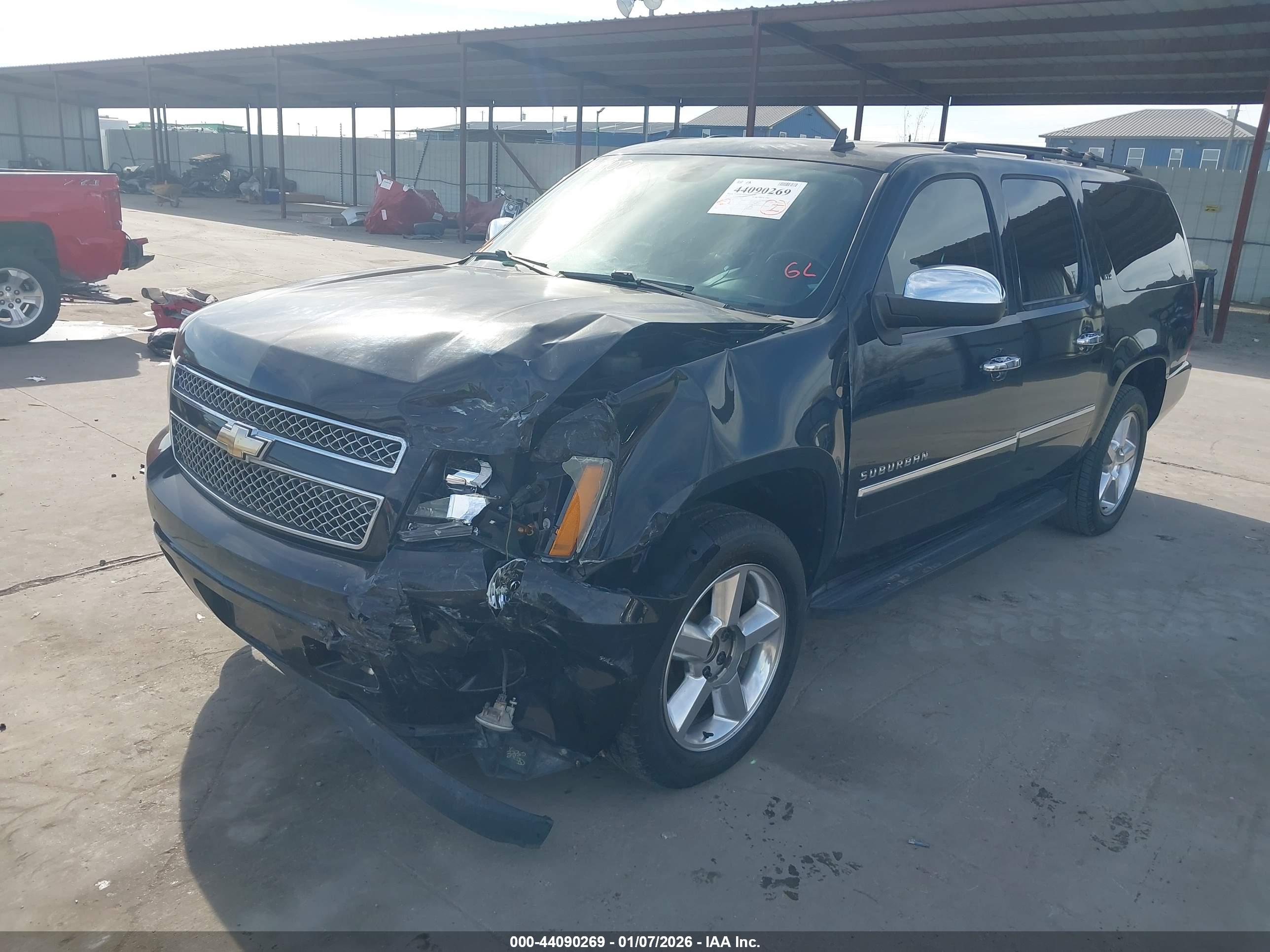 CHEVROLET SUBURBAN image 2