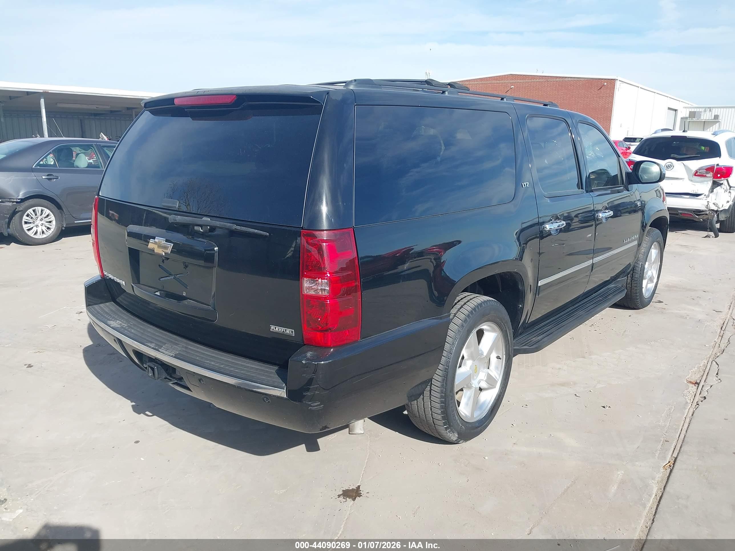 CHEVROLET SUBURBAN image 4