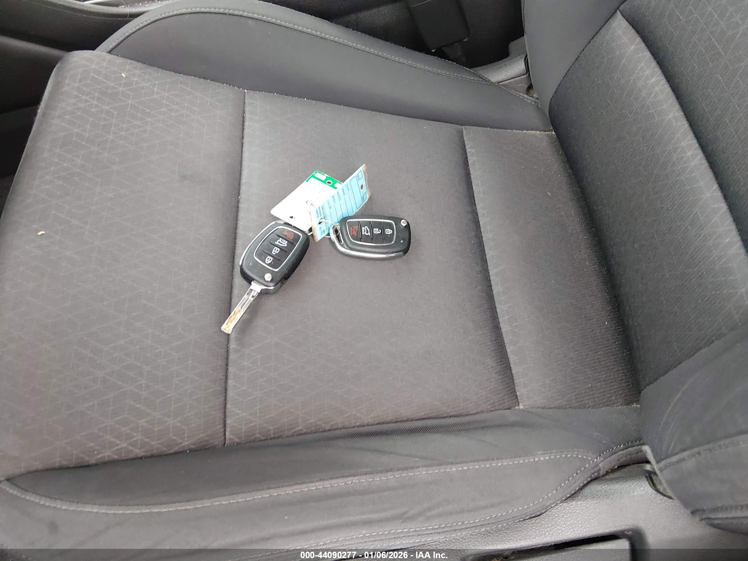 HYUNDAI TUCSON image 11