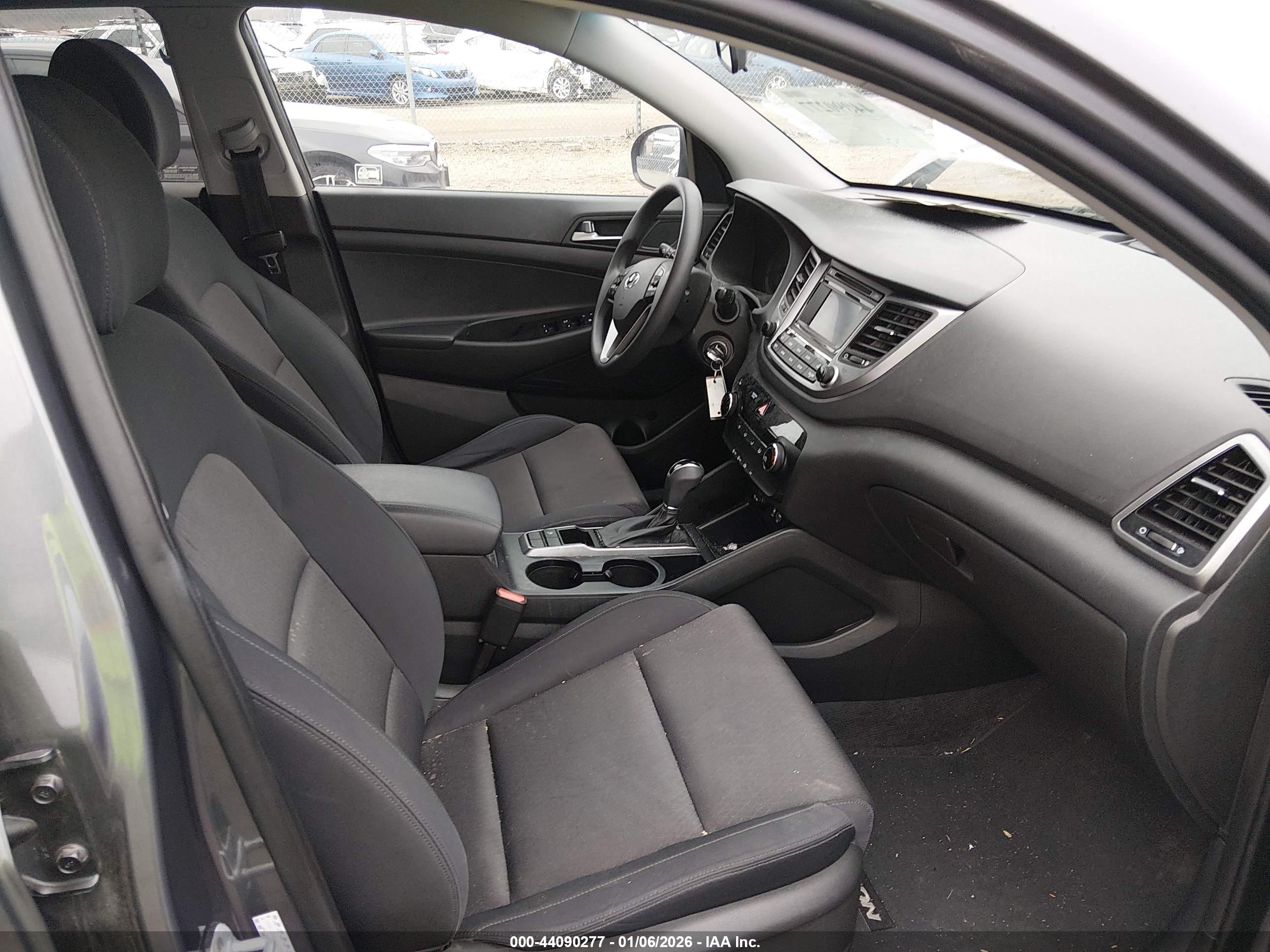HYUNDAI TUCSON image 5