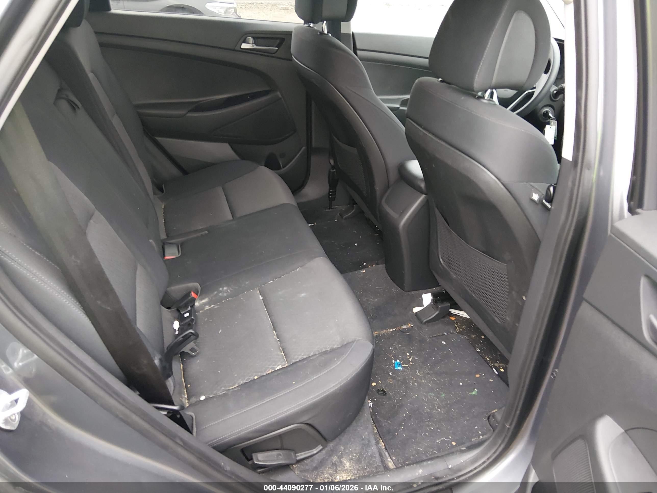 HYUNDAI TUCSON image 8