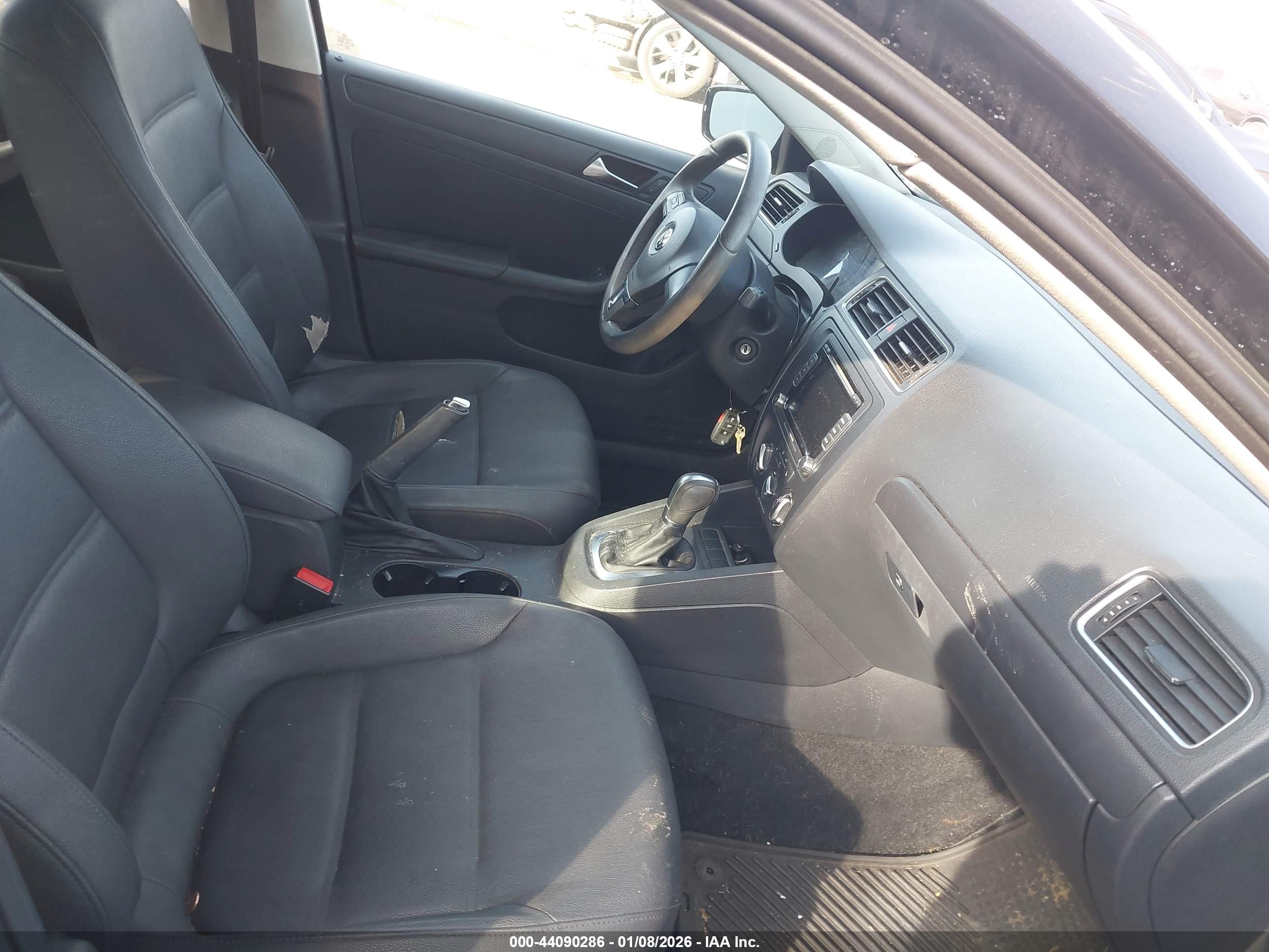 VOLKSWAGEN JETTA image 5