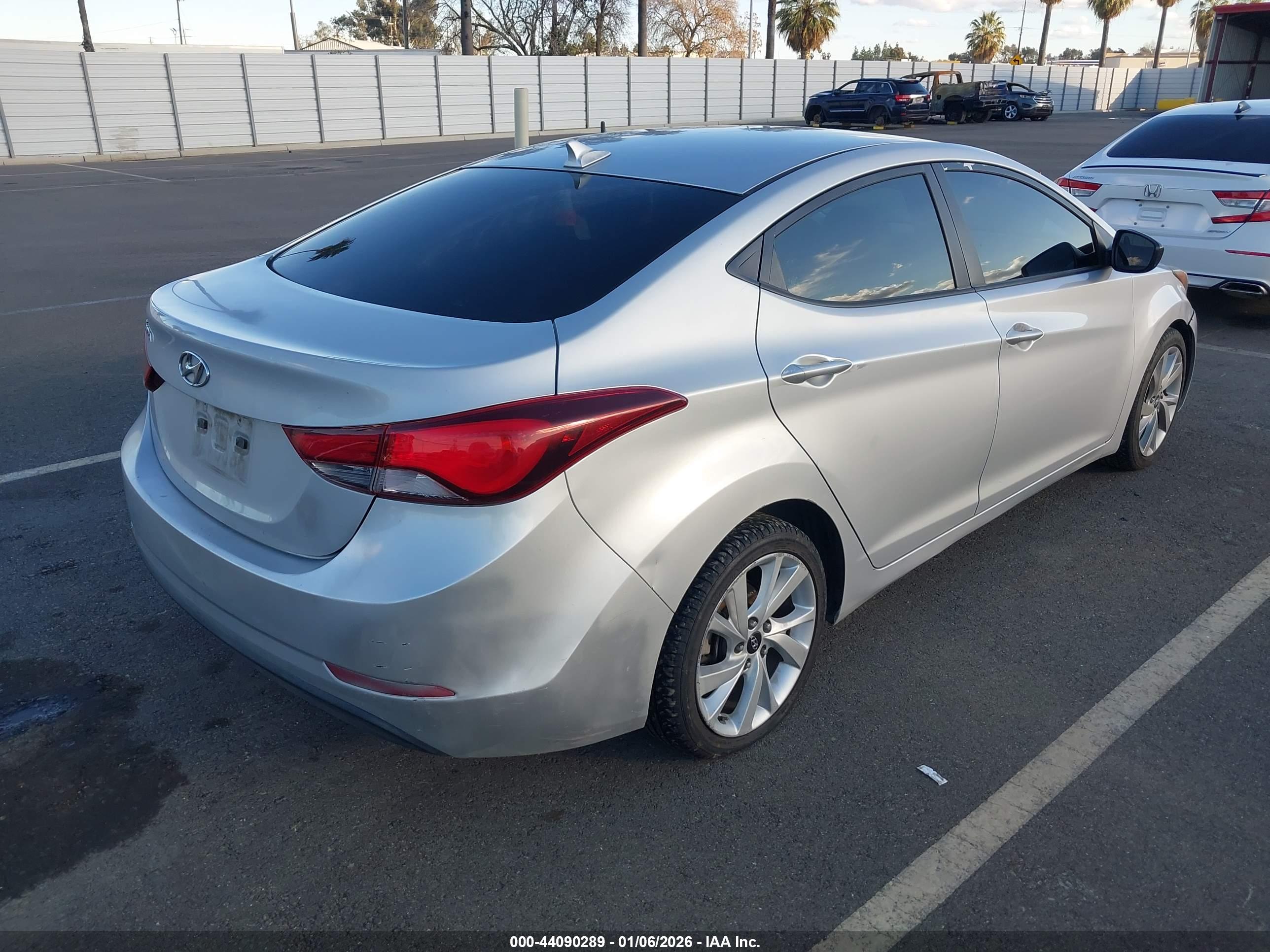 HYUNDAI ELANTRA image 4