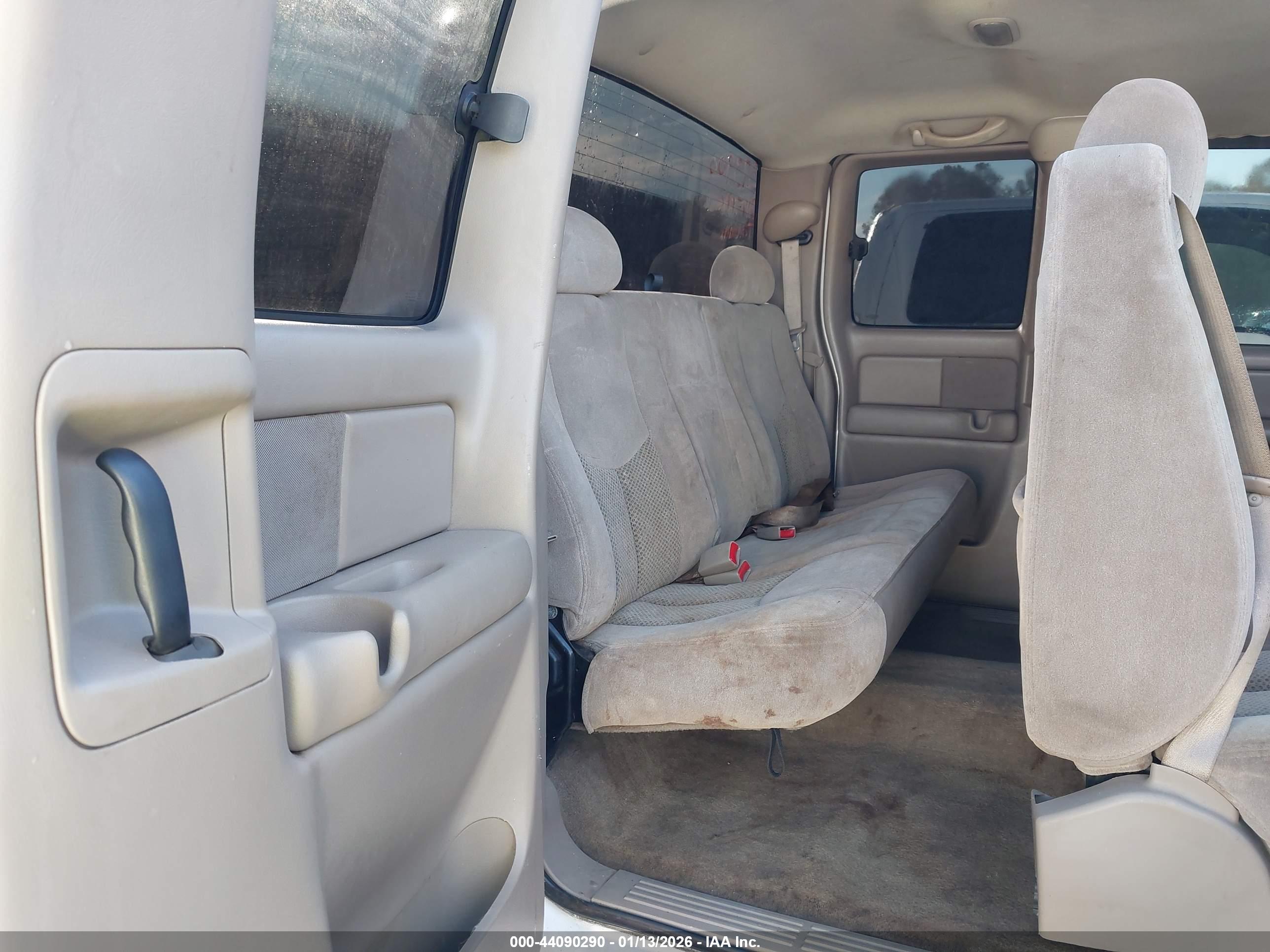 CHEVROLET SILVERADO image 8