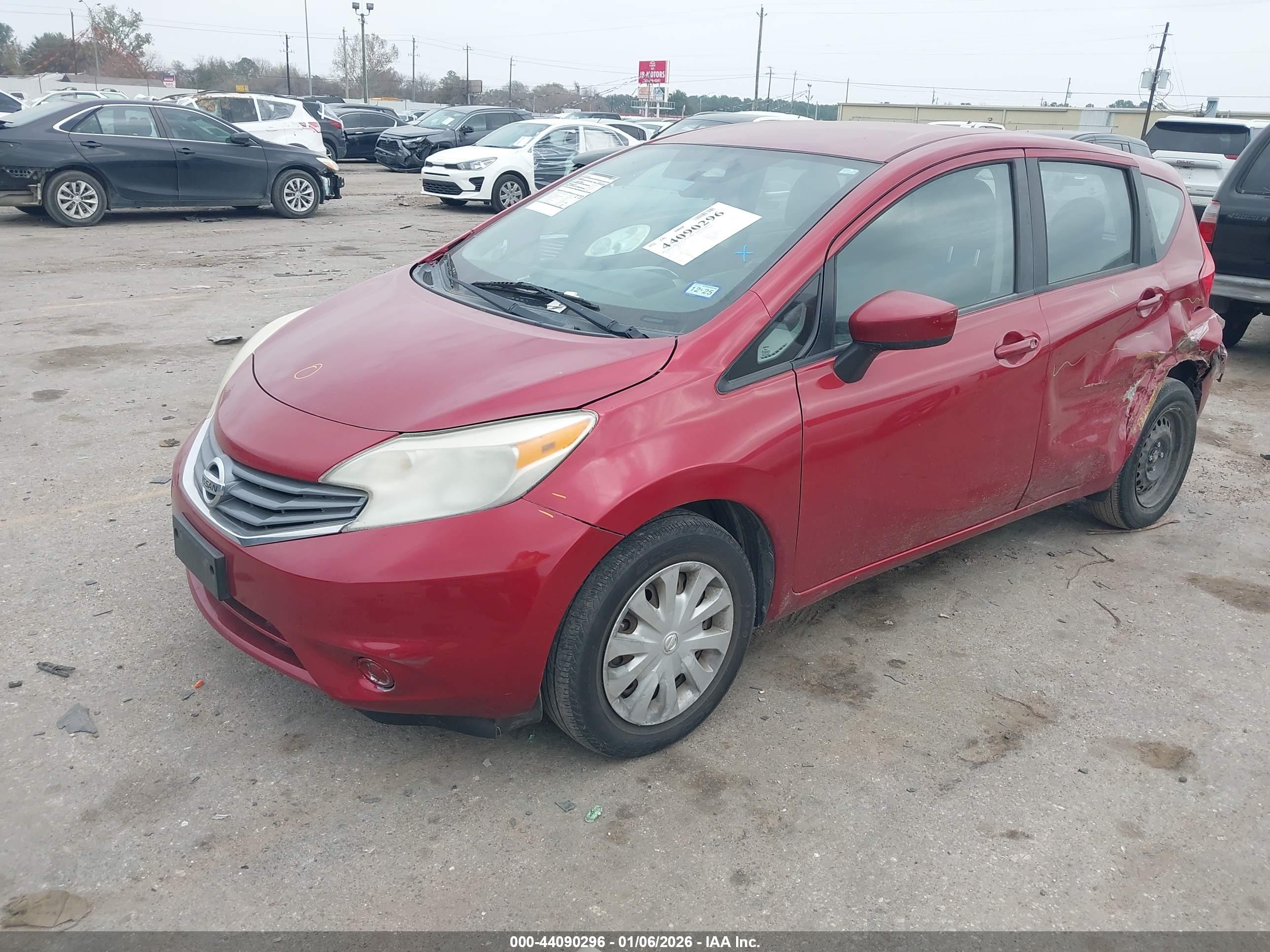 NISSAN VERSA image 2
