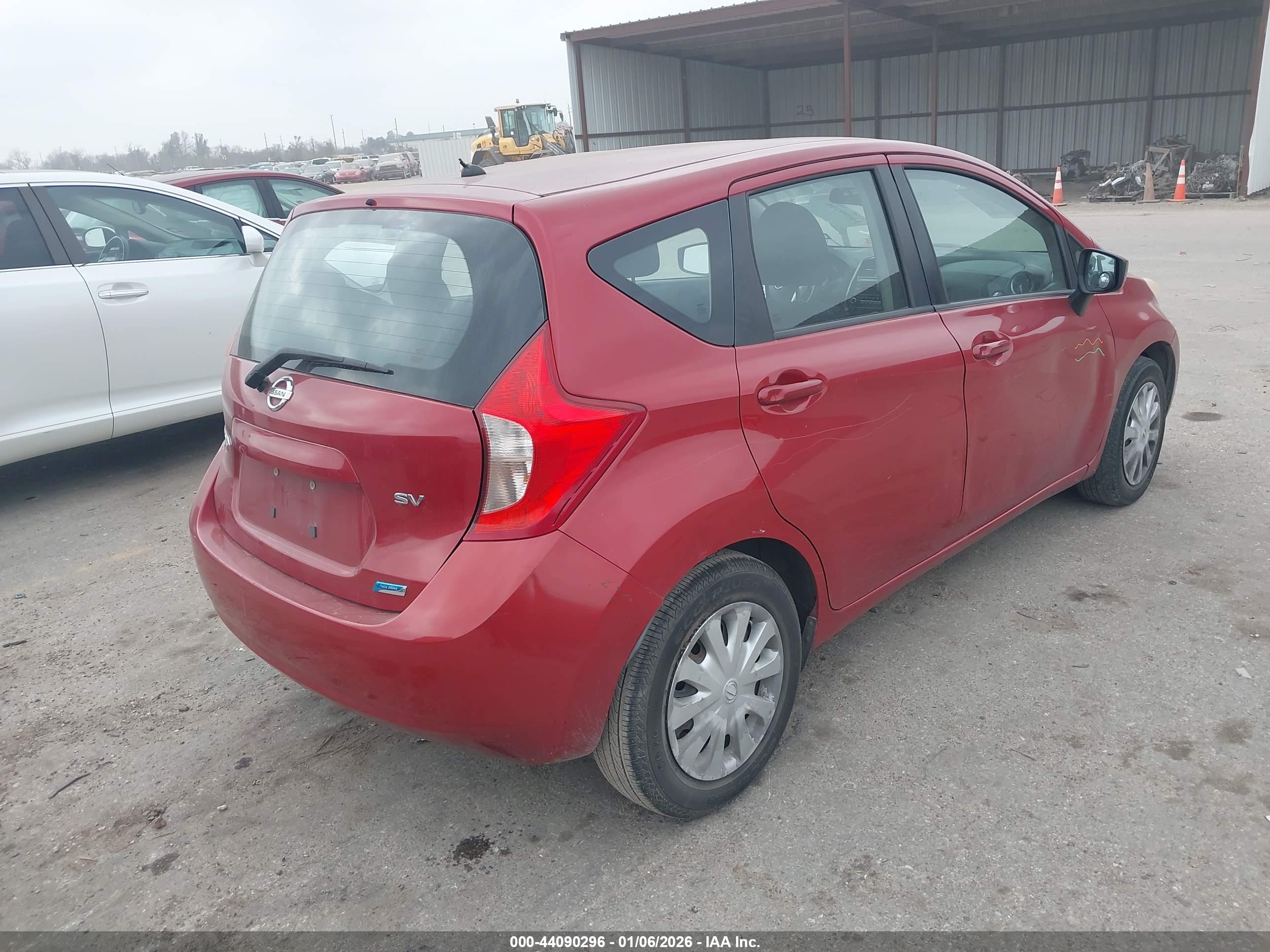 NISSAN VERSA image 4