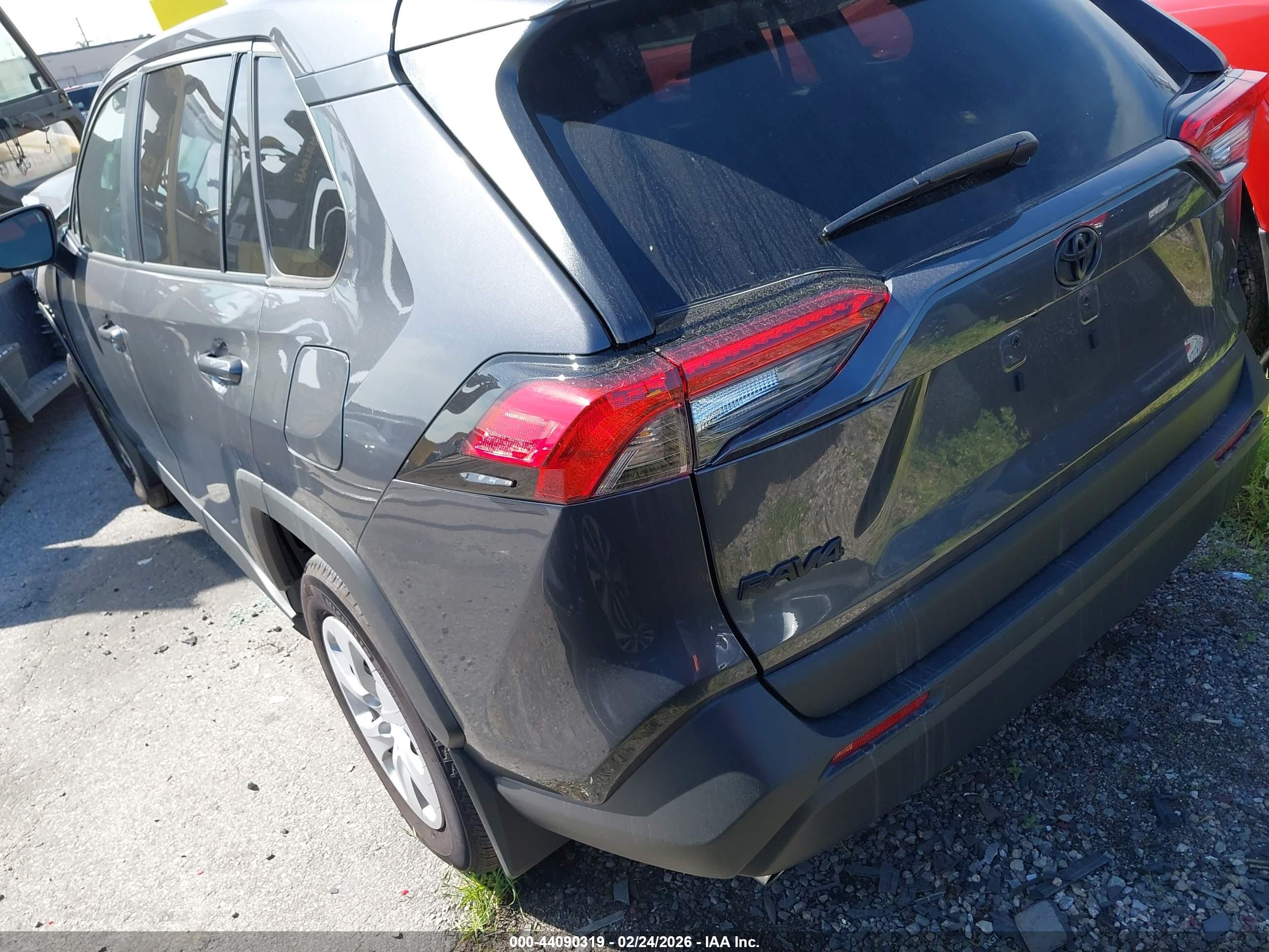 TOYOTA RAV4 image 3