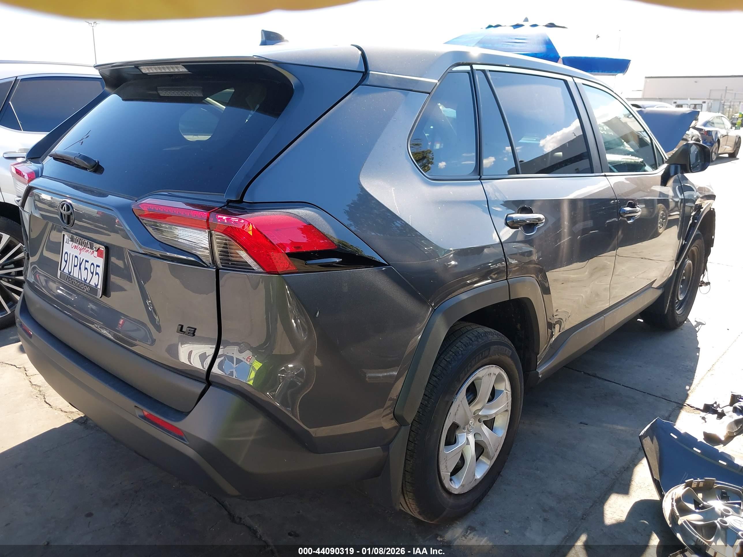TOYOTA RAV4 image 4