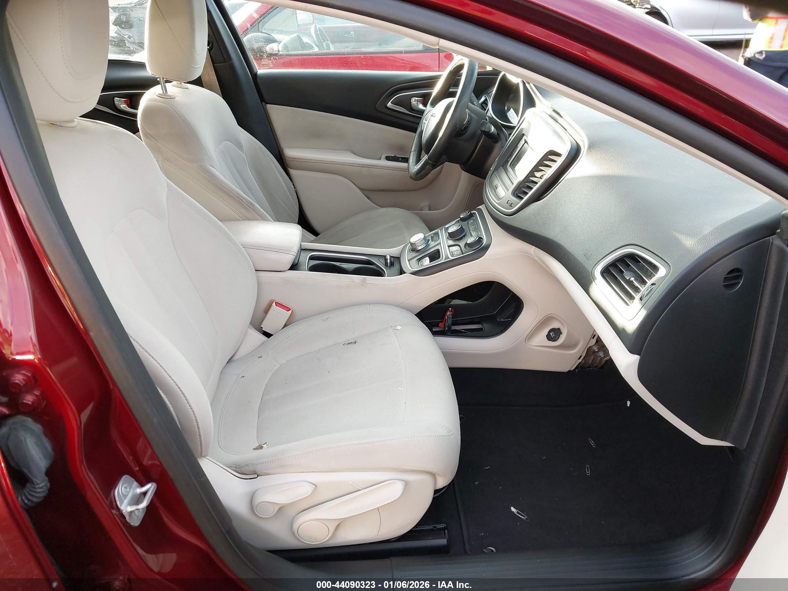 CHRYSLER 200 image 5