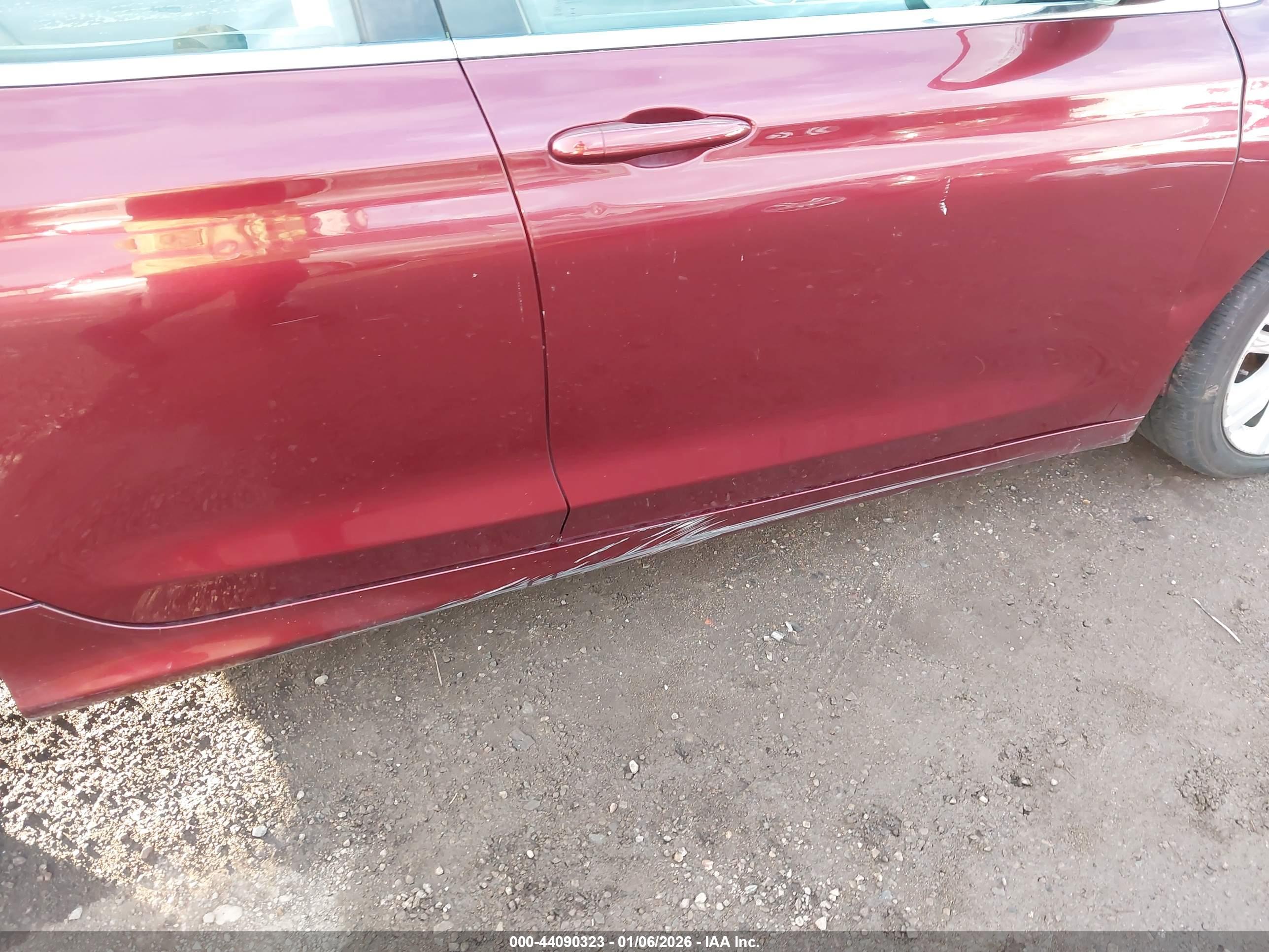 CHRYSLER 200 image 6