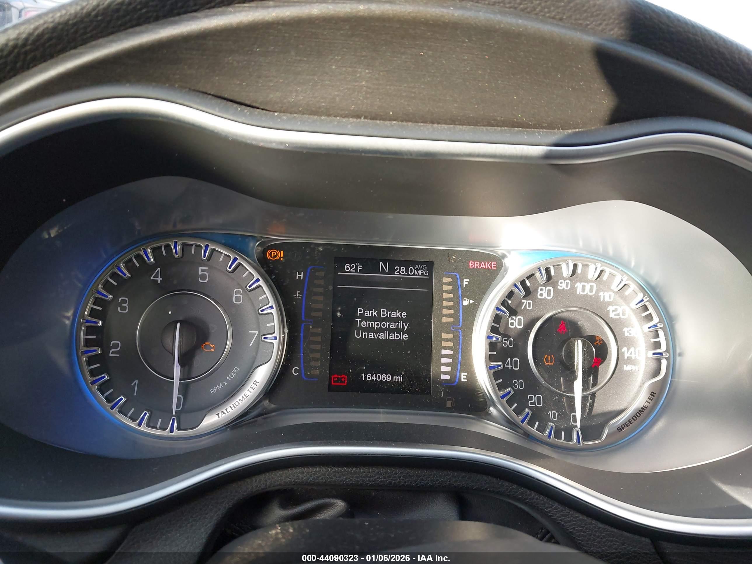 CHRYSLER 200 image 7