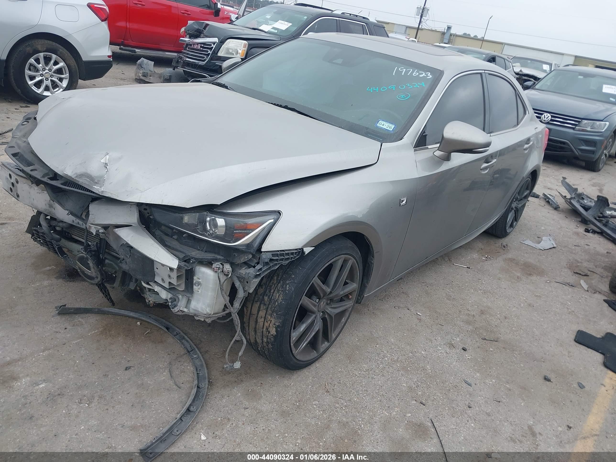LEXUS IS image 2