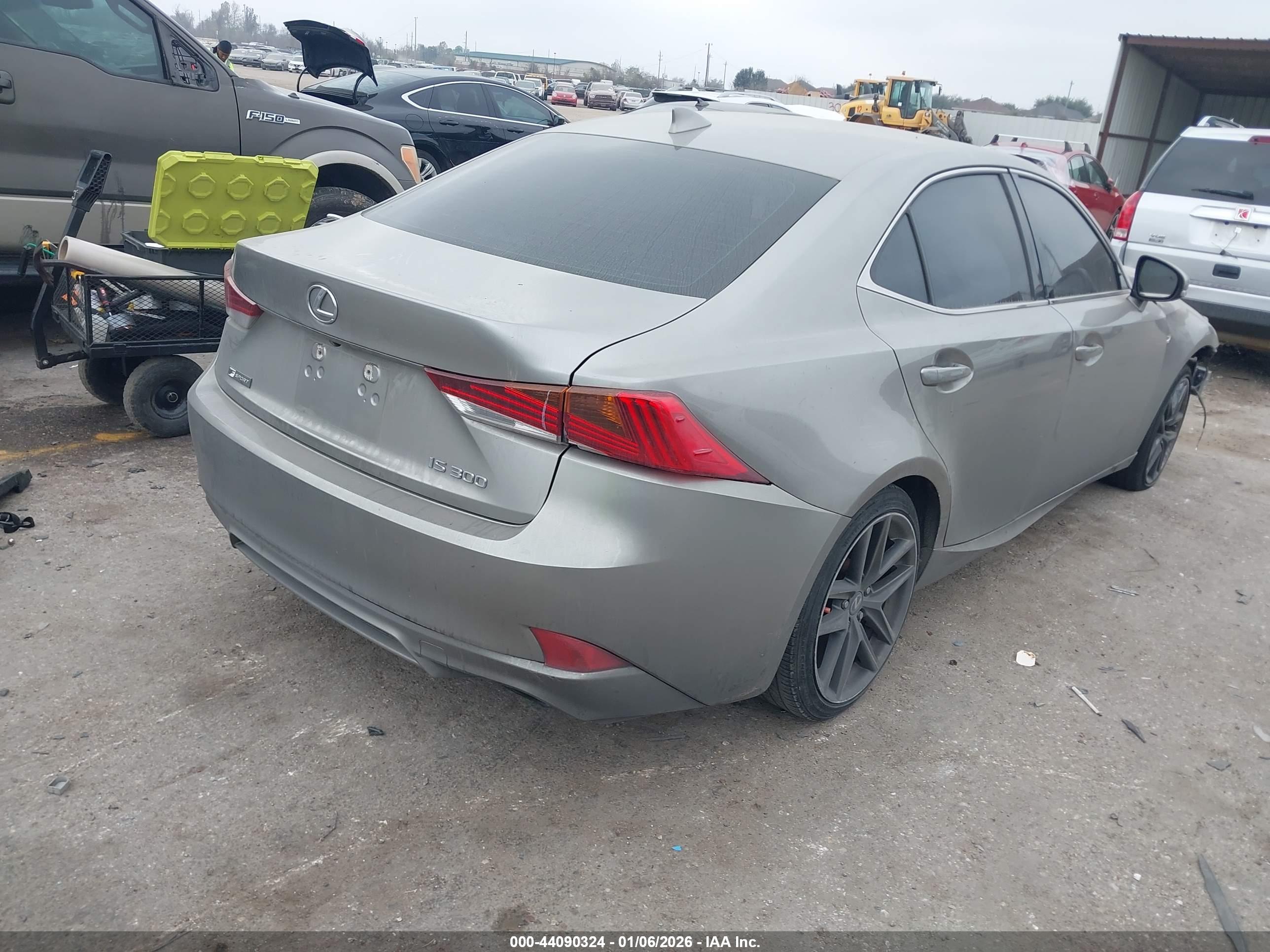 LEXUS IS image 4