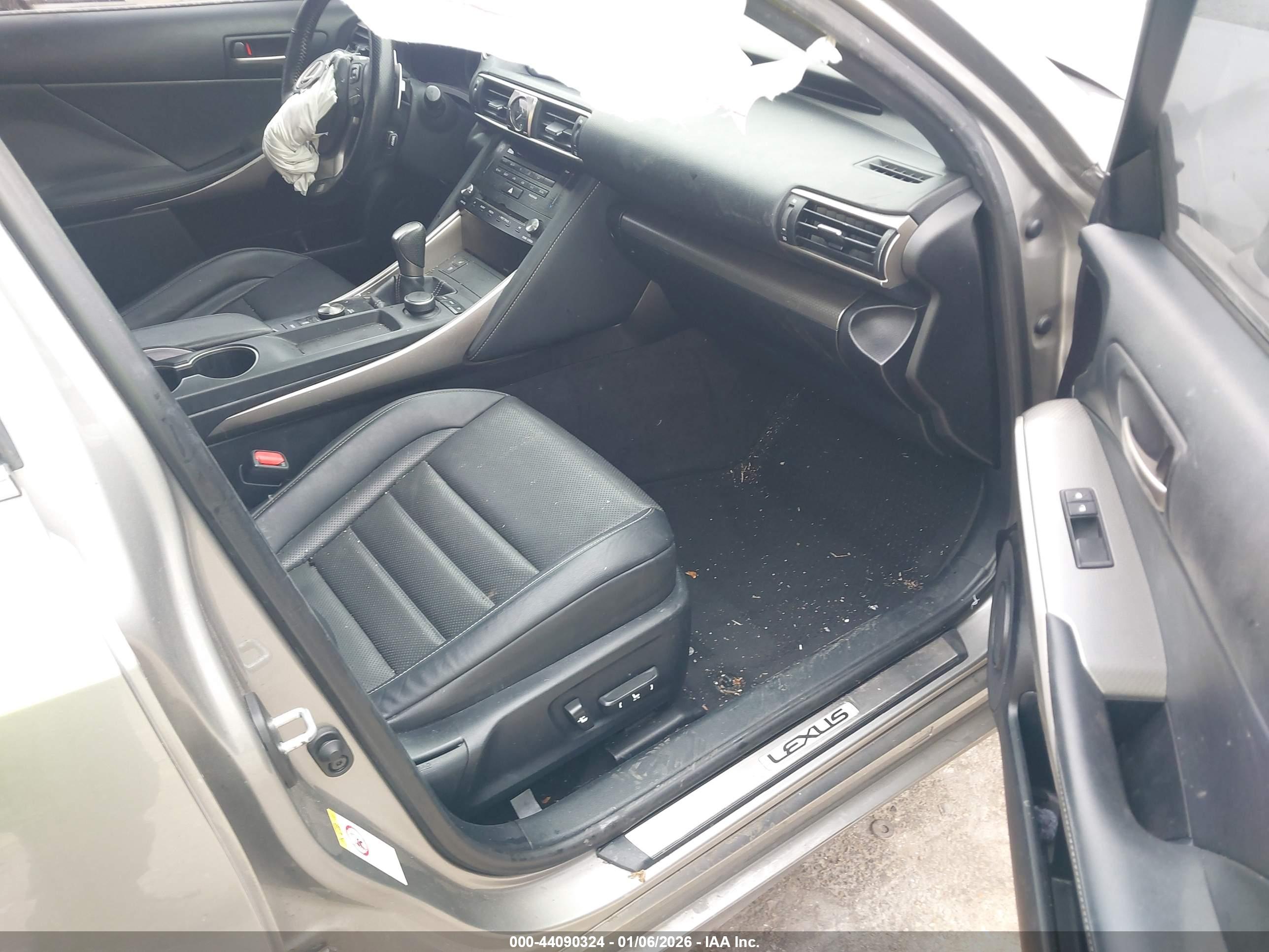 LEXUS IS image 5