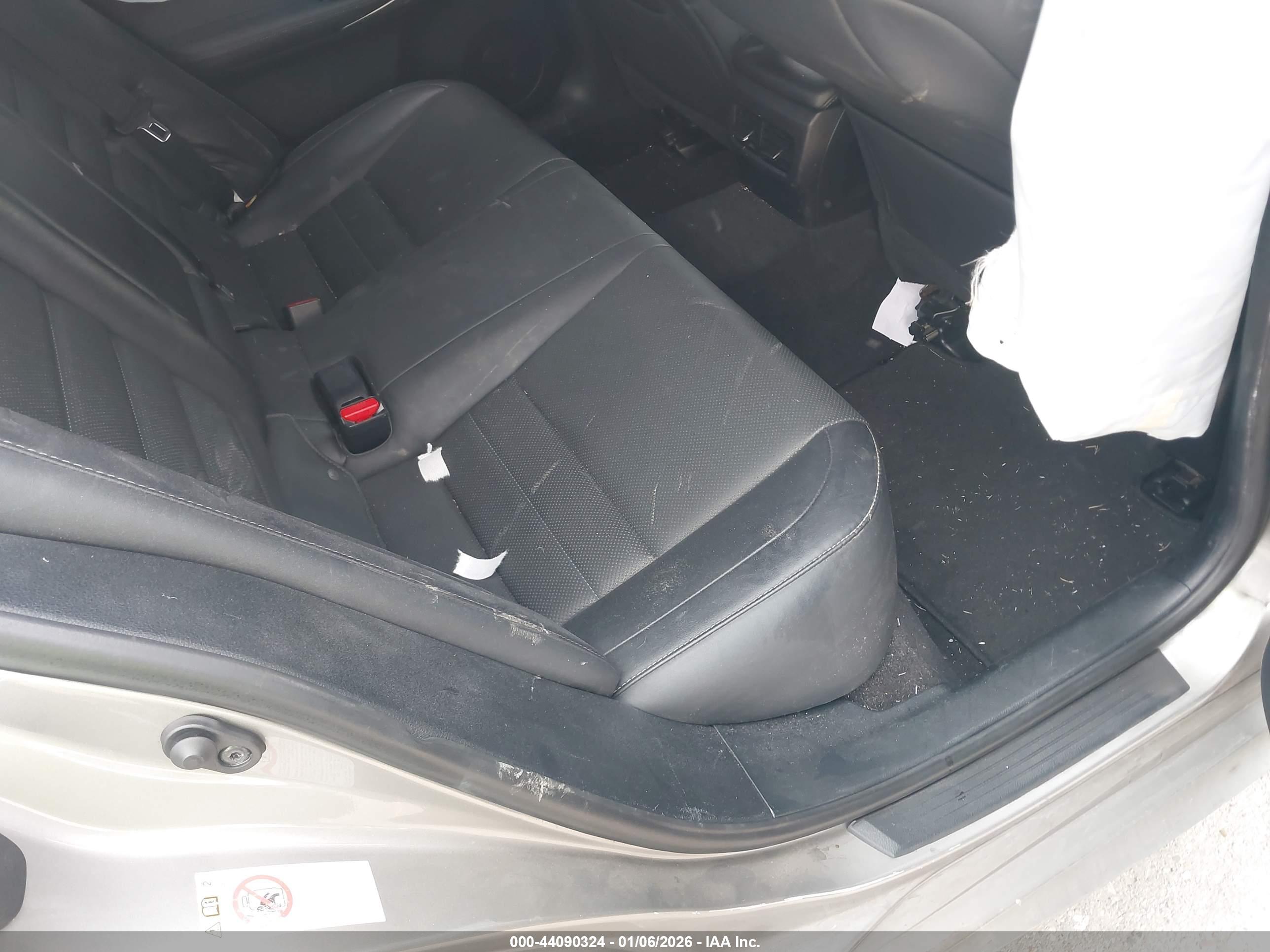 LEXUS IS image 8