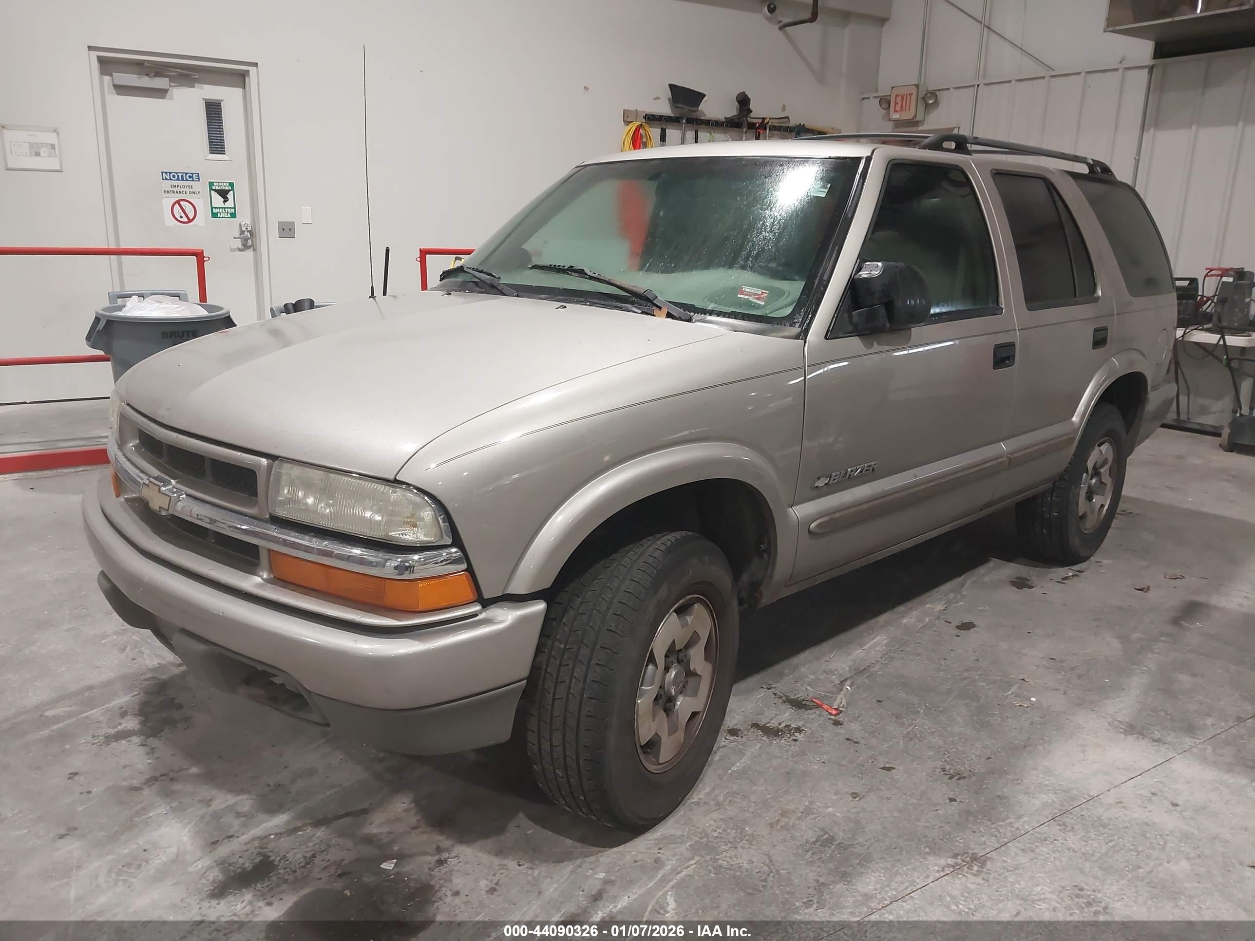 CHEVROLET BLAZER image 2