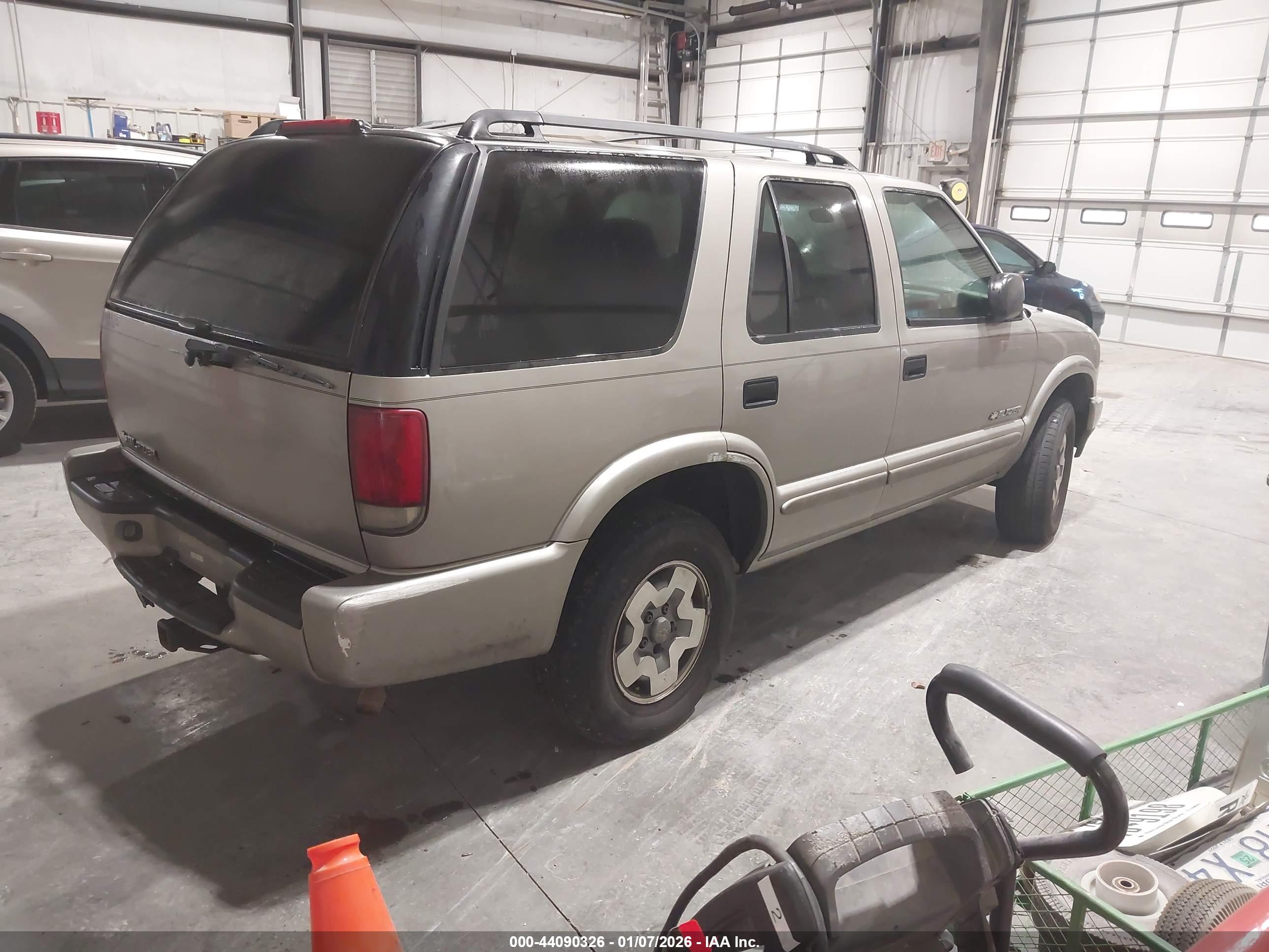 CHEVROLET BLAZER image 4