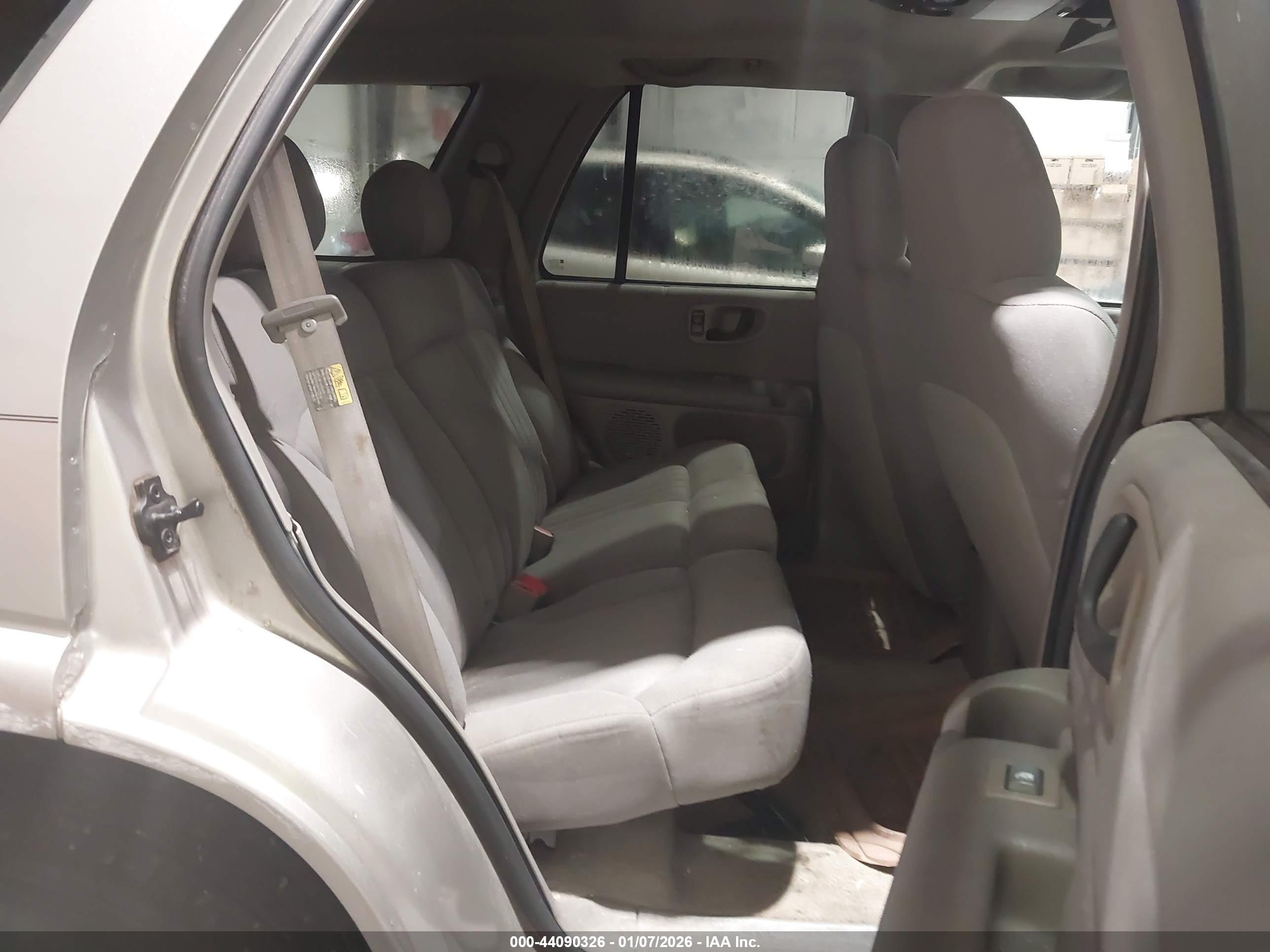 CHEVROLET BLAZER image 8