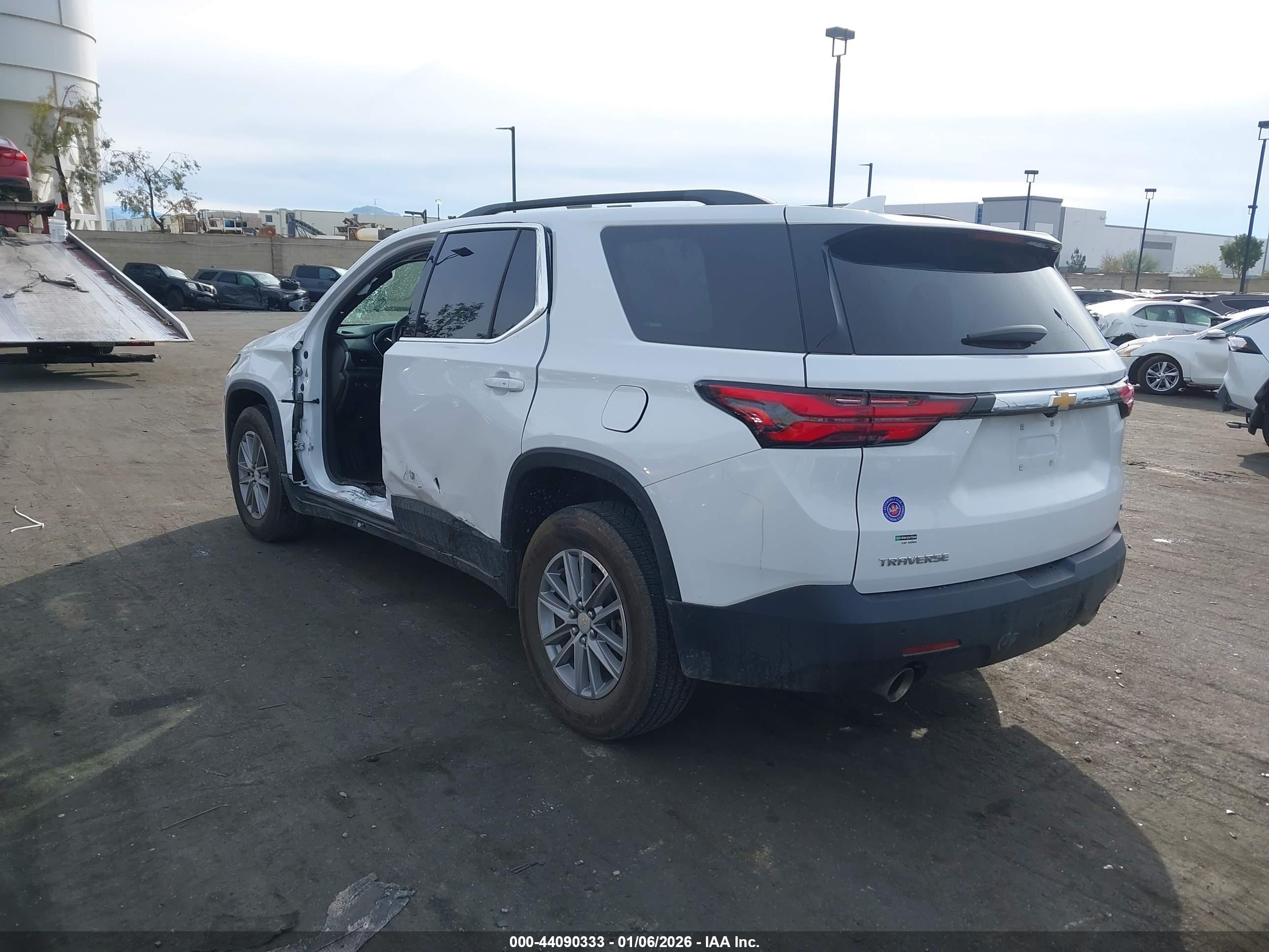 CHEVROLET TRAVERSE image 3