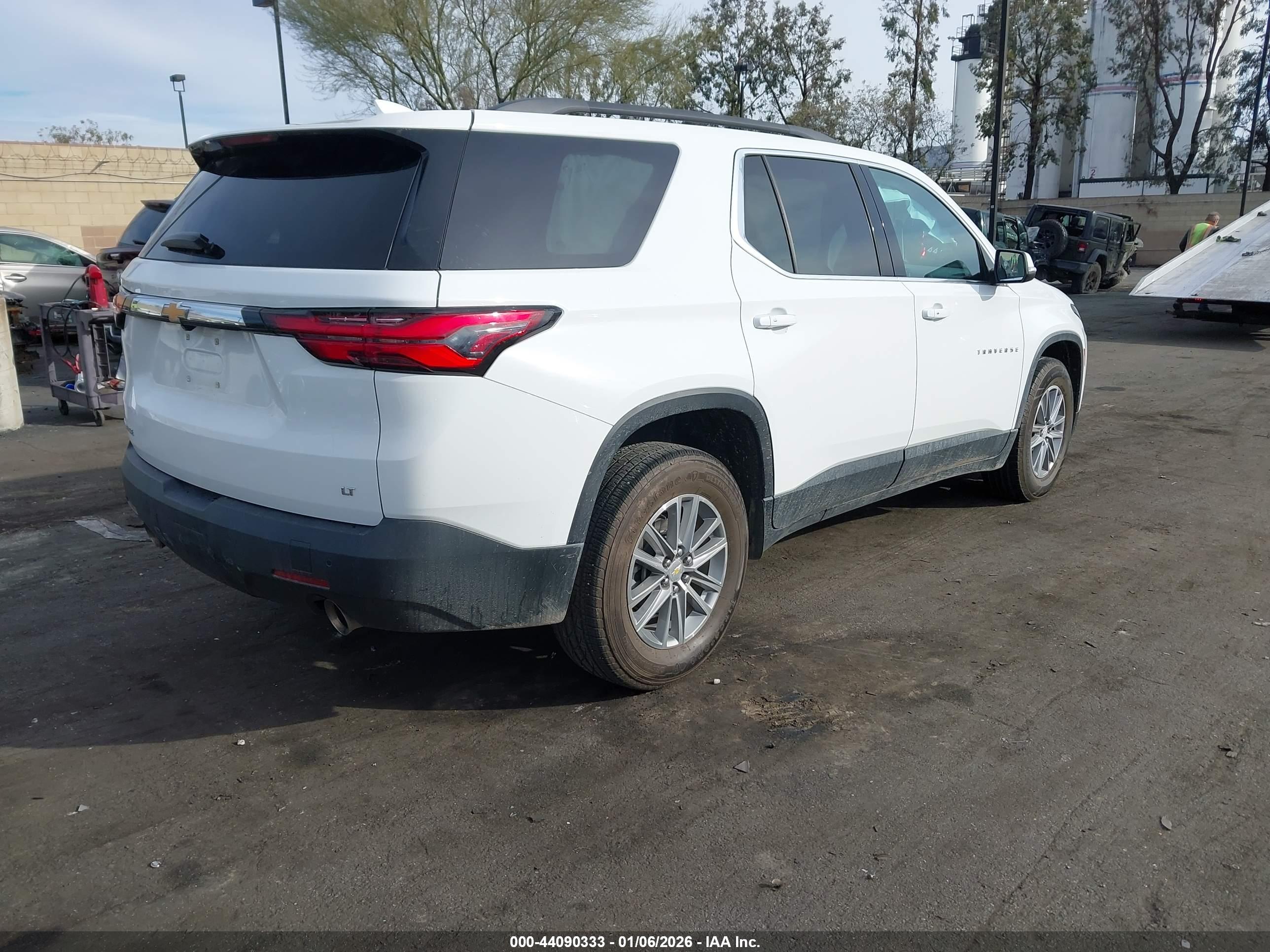 CHEVROLET TRAVERSE image 4
