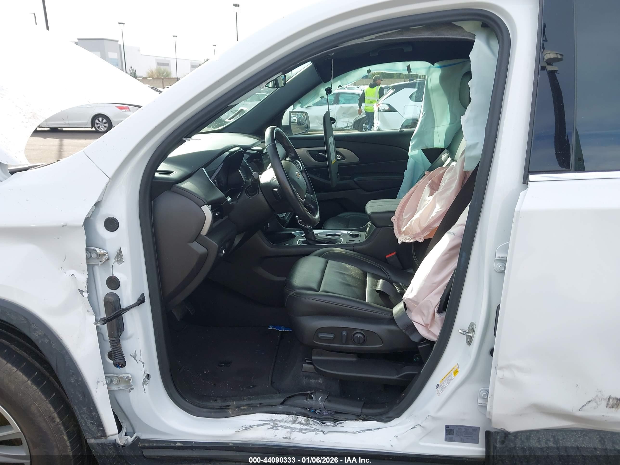 CHEVROLET TRAVERSE image 5