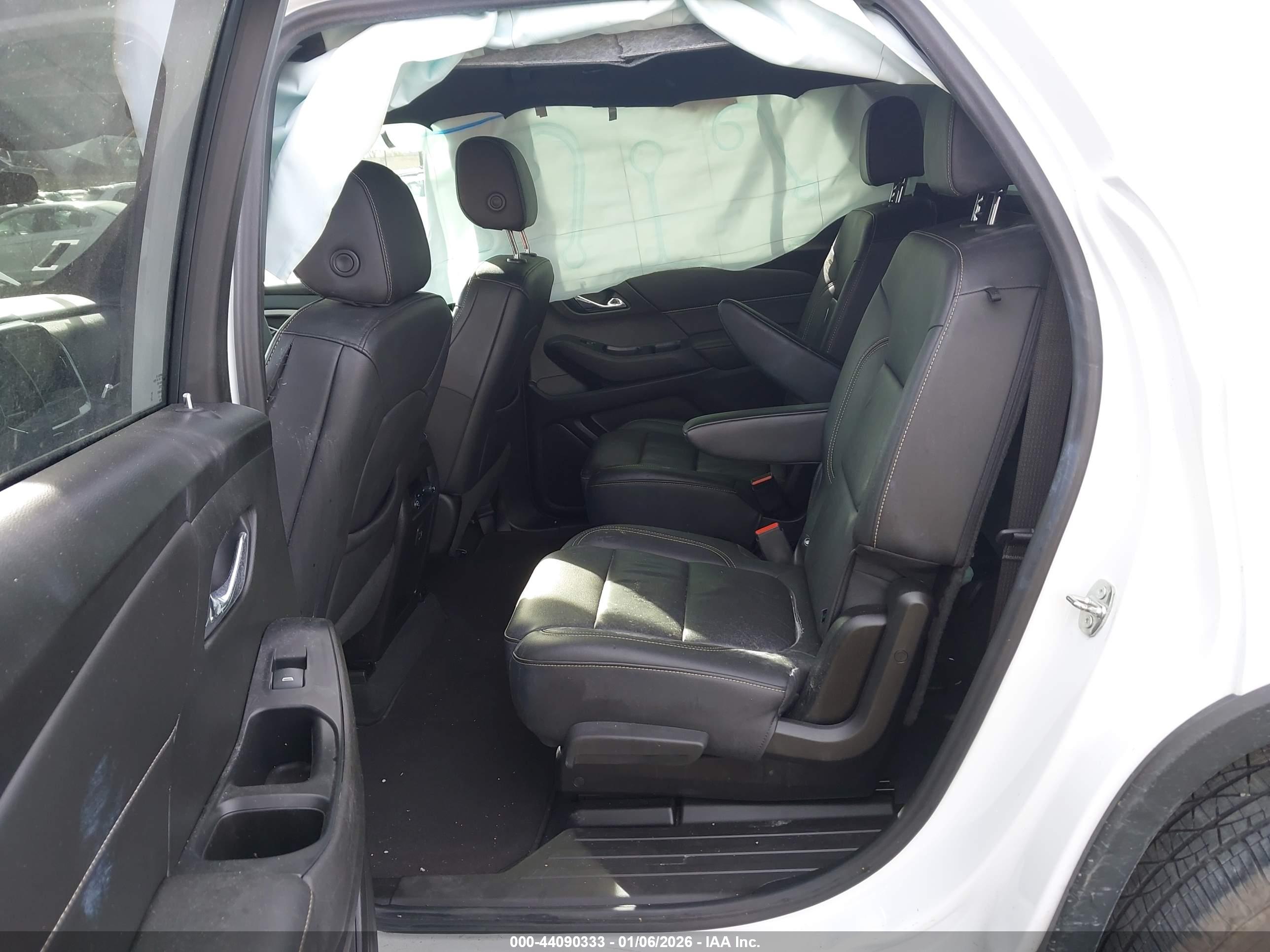 CHEVROLET TRAVERSE image 8