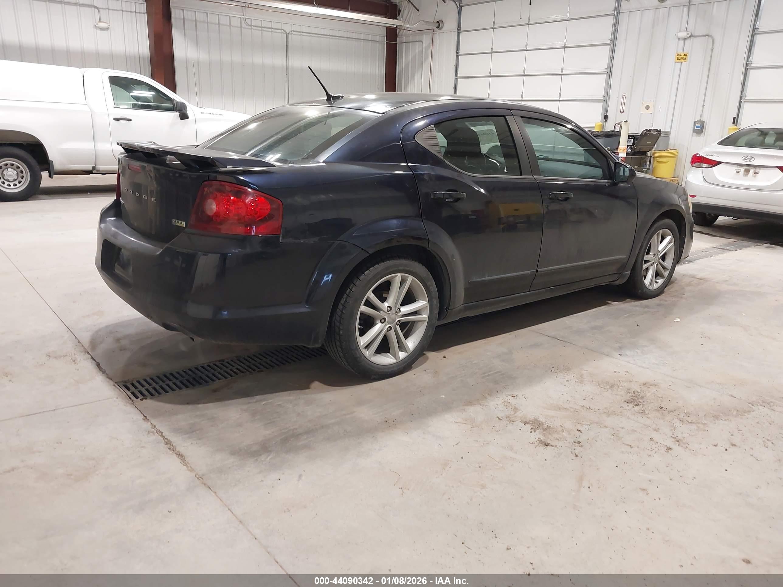 DODGE AVENGER image 4