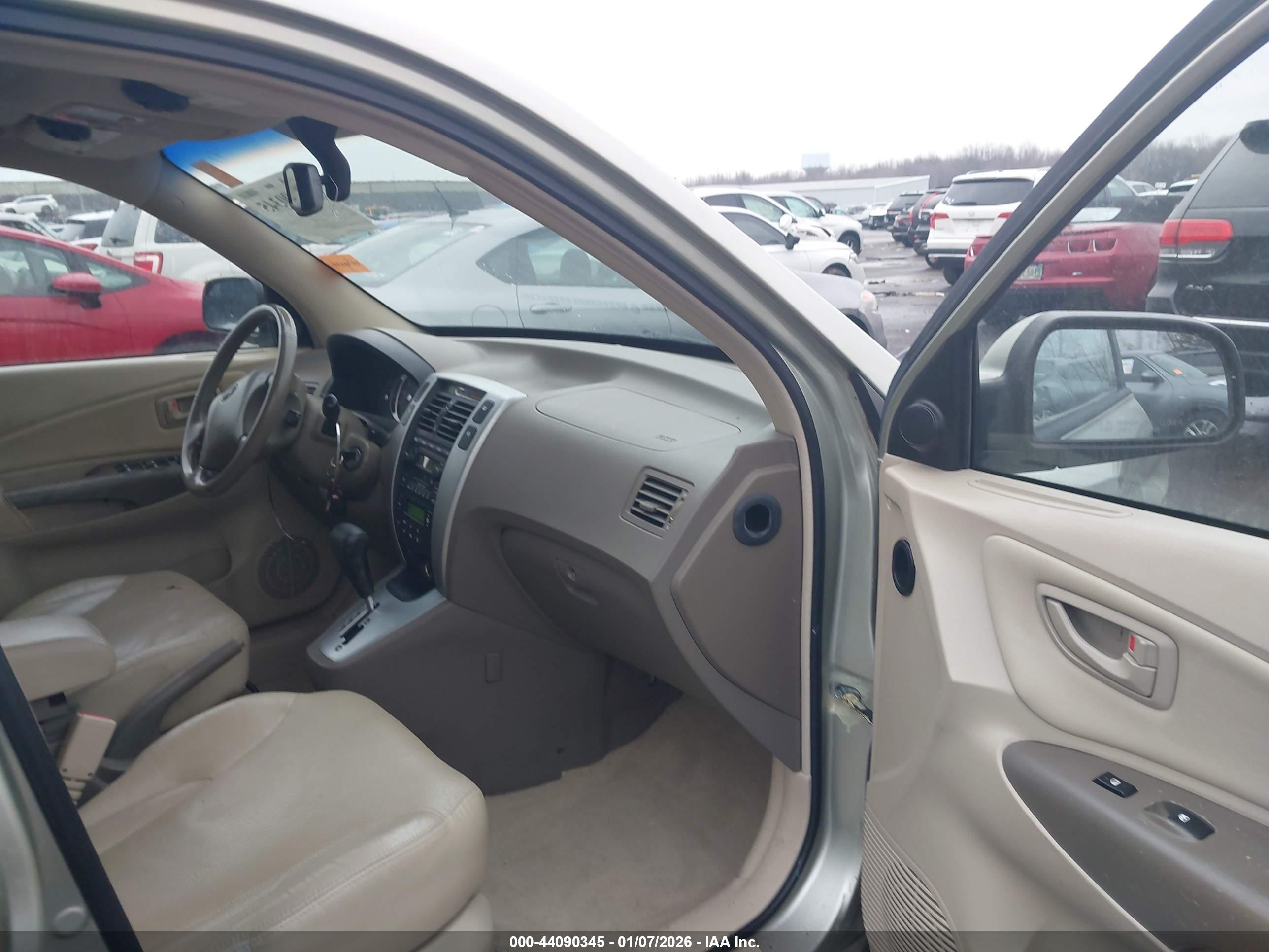 HYUNDAI TUCSON image 5