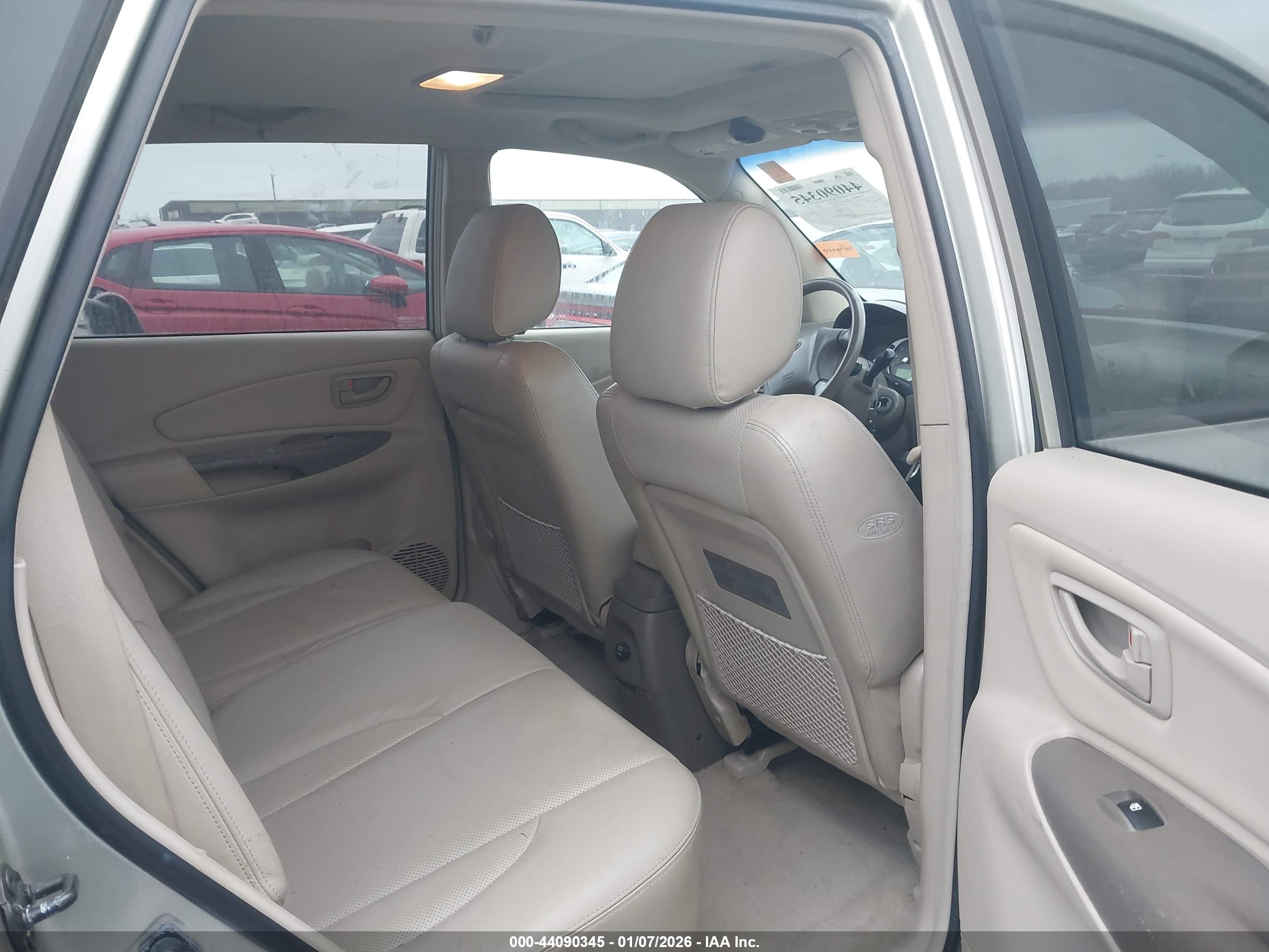 HYUNDAI TUCSON image 8