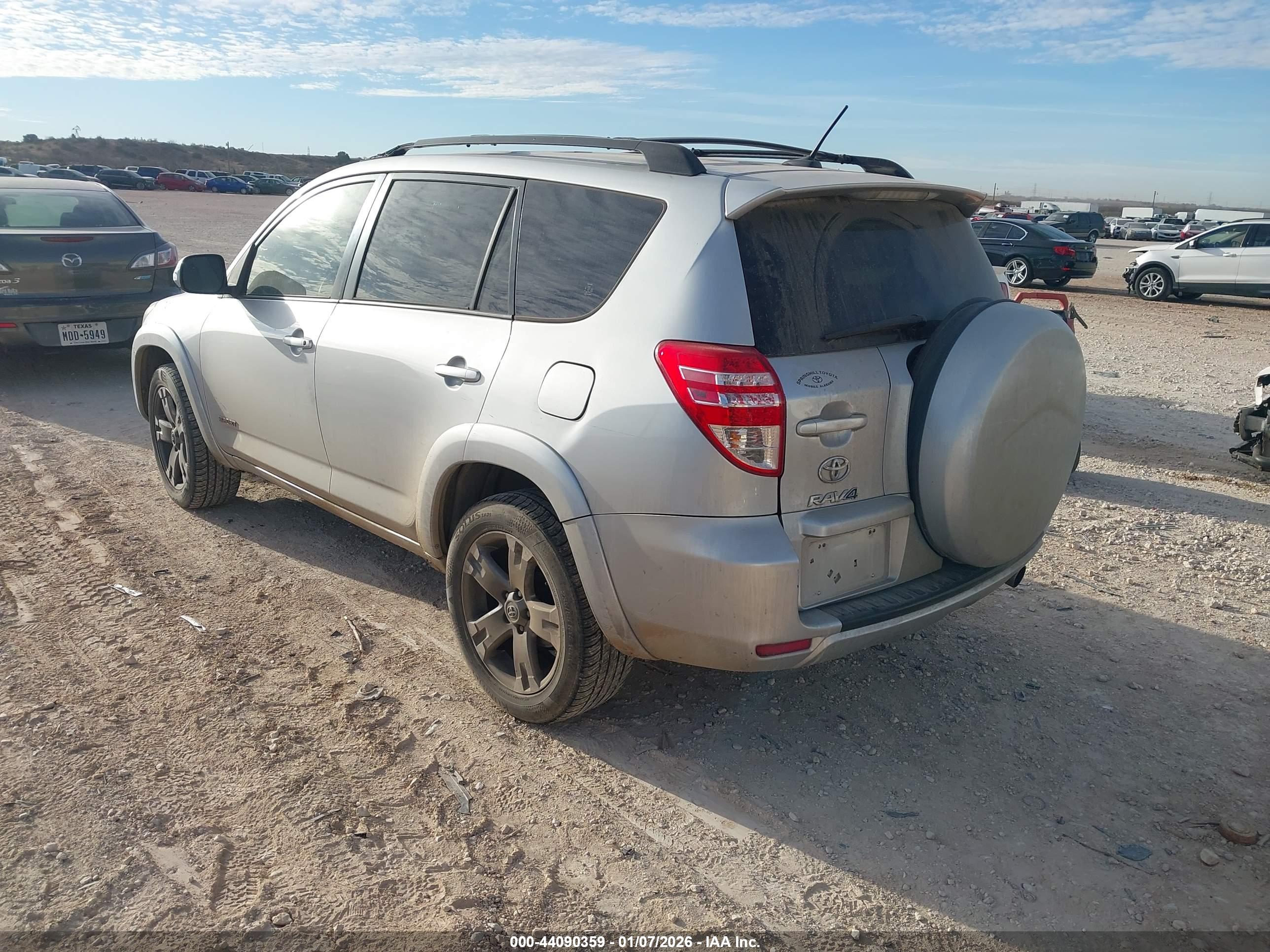 TOYOTA RAV4 image 3