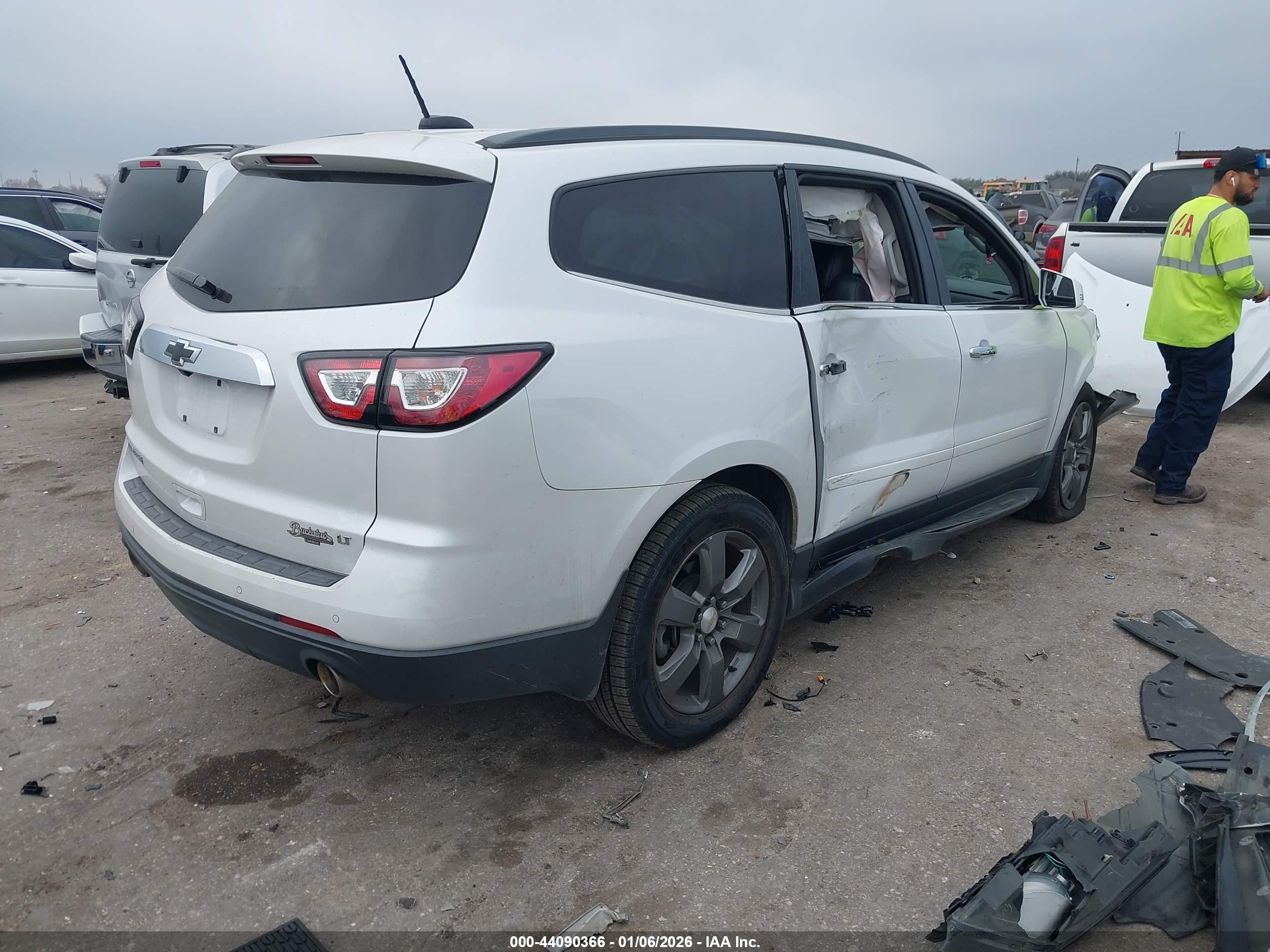 CHEVROLET TRAVERSE image 4