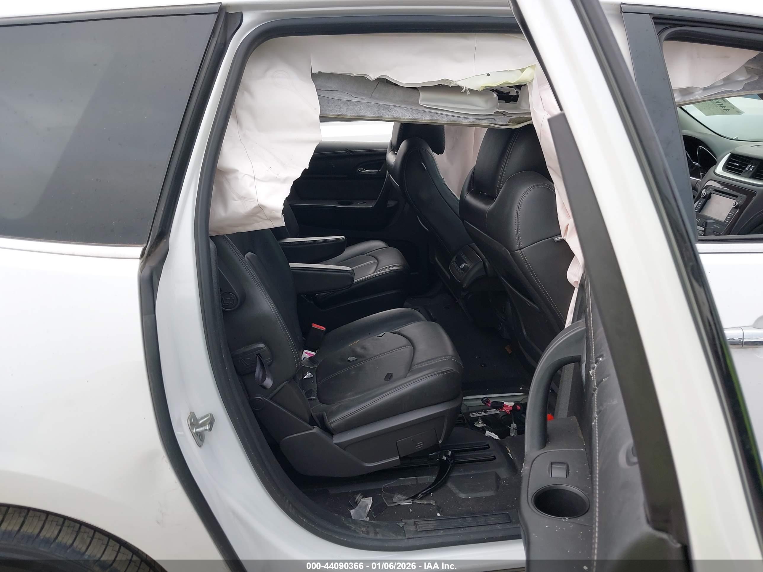 CHEVROLET TRAVERSE image 8