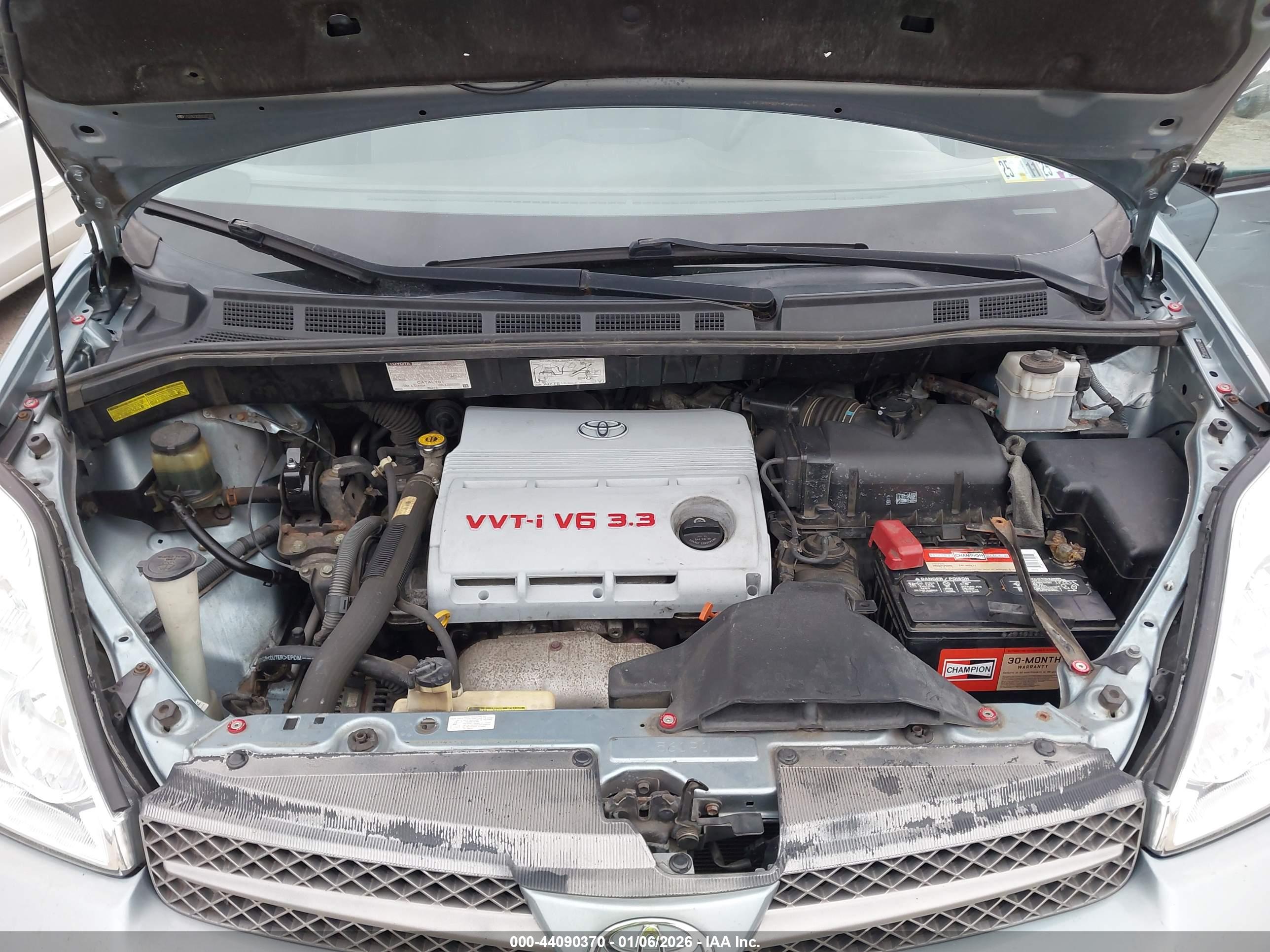 TOYOTA SIENNA image 10