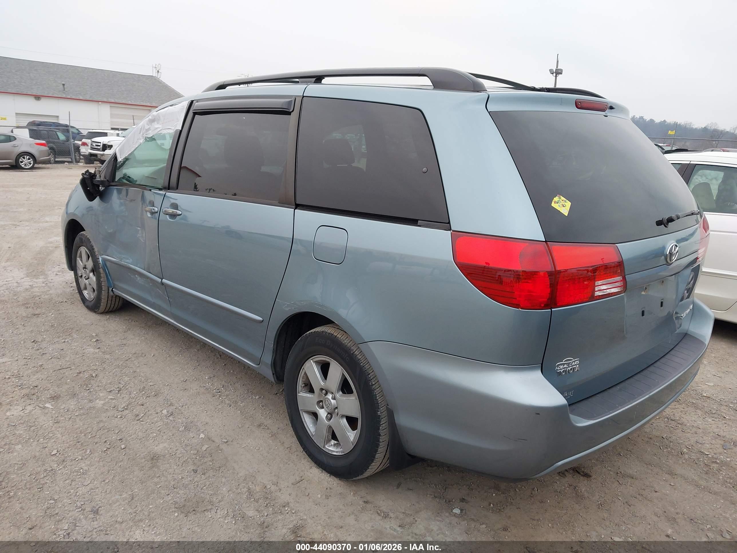 TOYOTA SIENNA image 3
