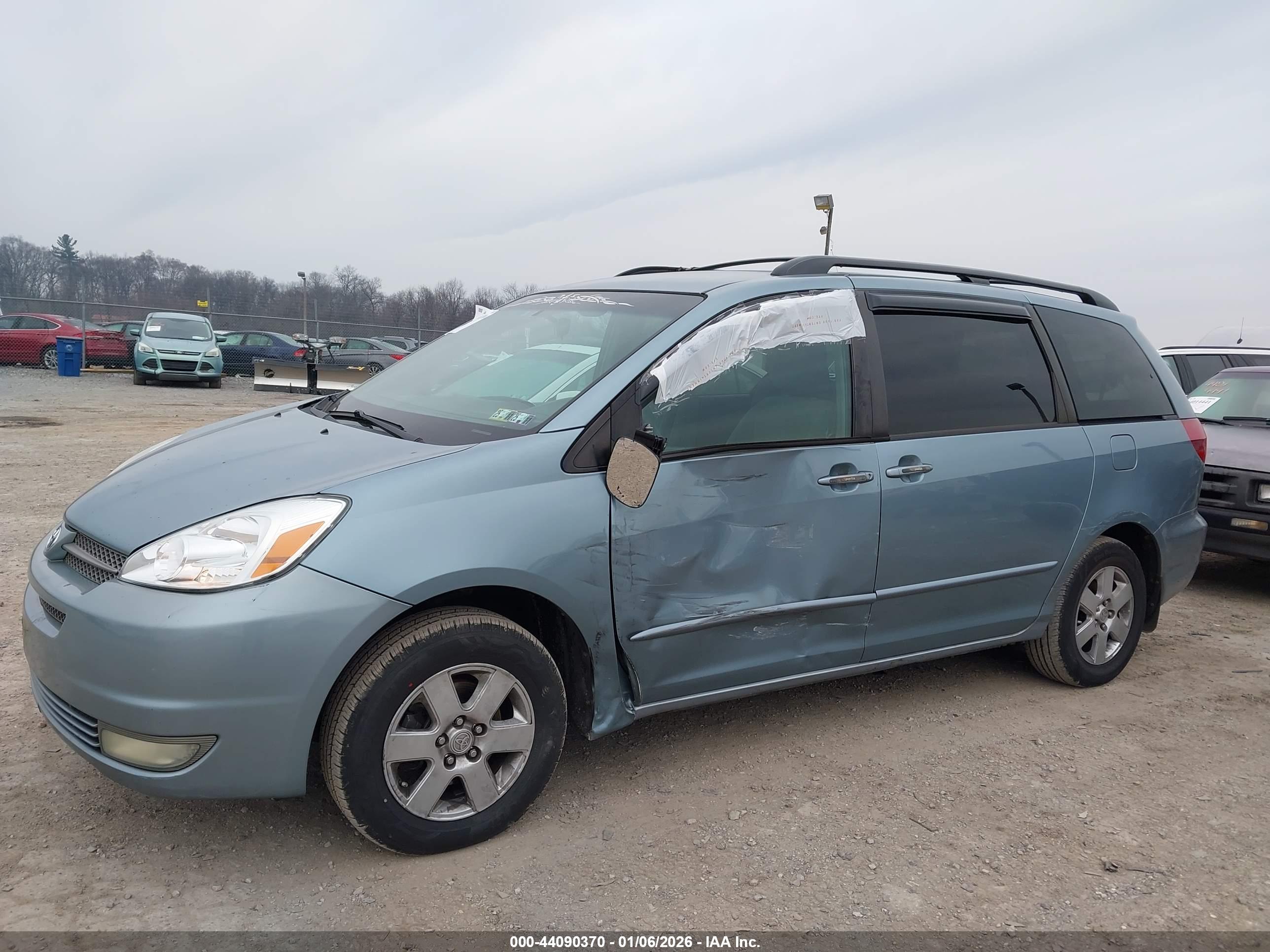 TOYOTA SIENNA image 6