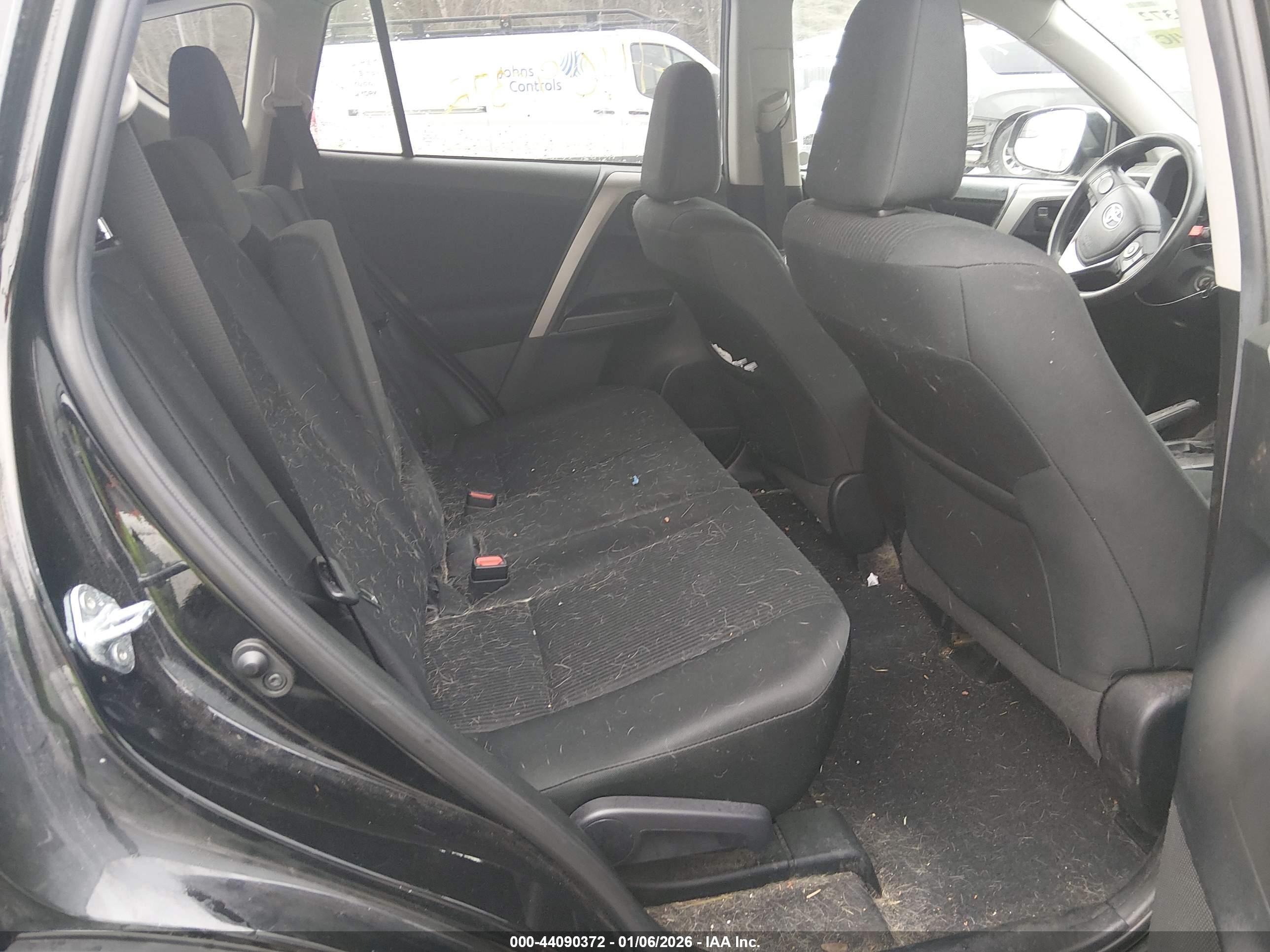 TOYOTA RAV4 image 8
