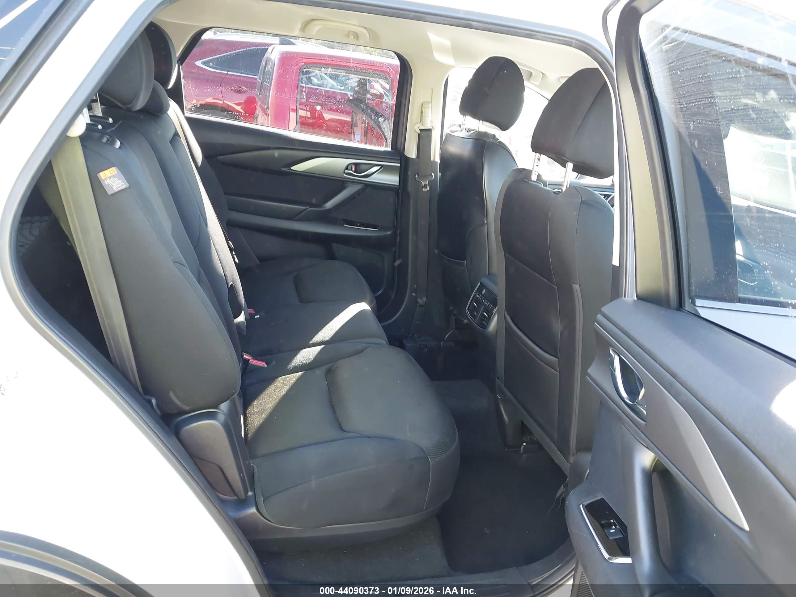 MAZDA CX-9 image 8