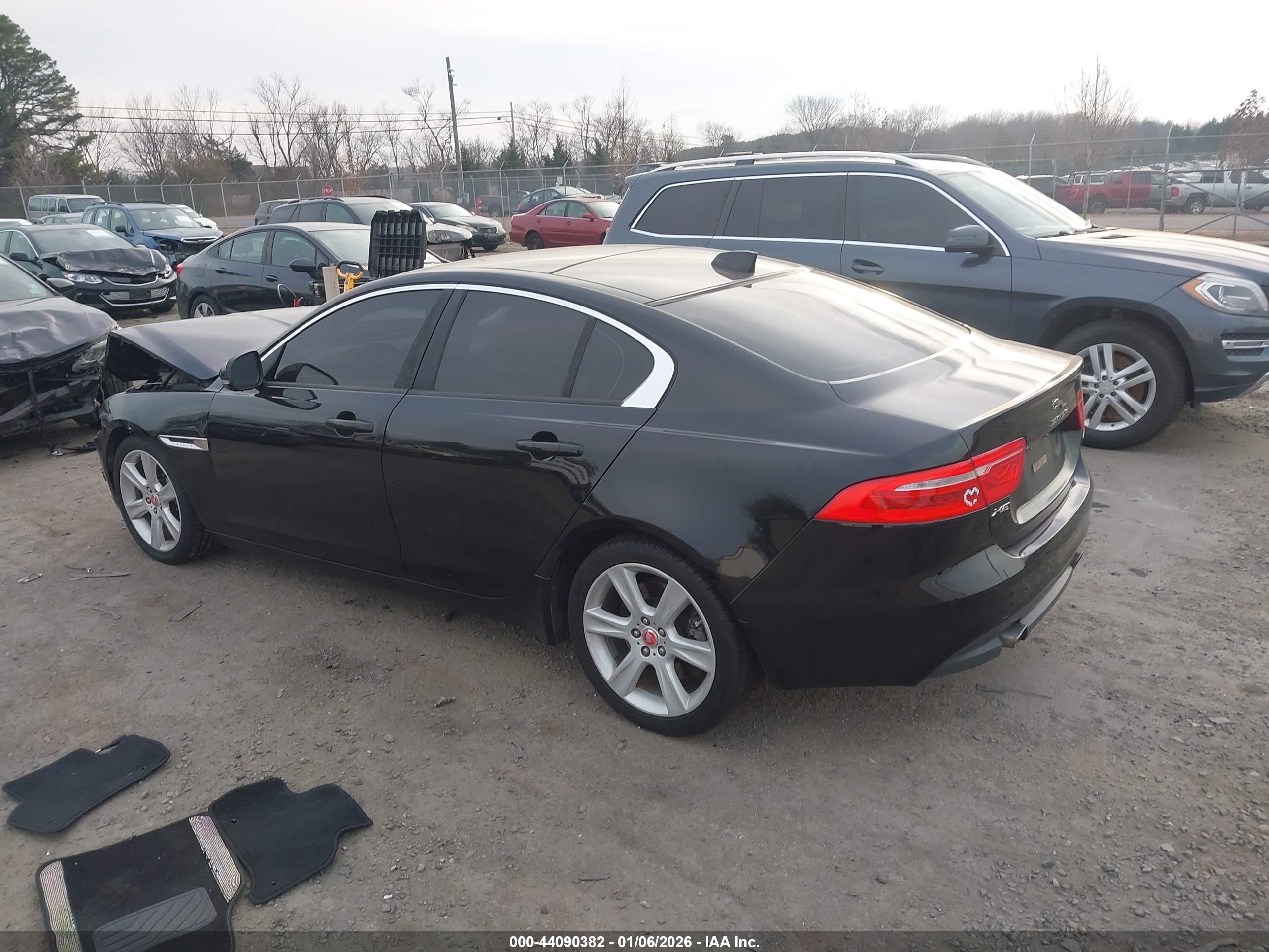 JAGUAR XE image 3