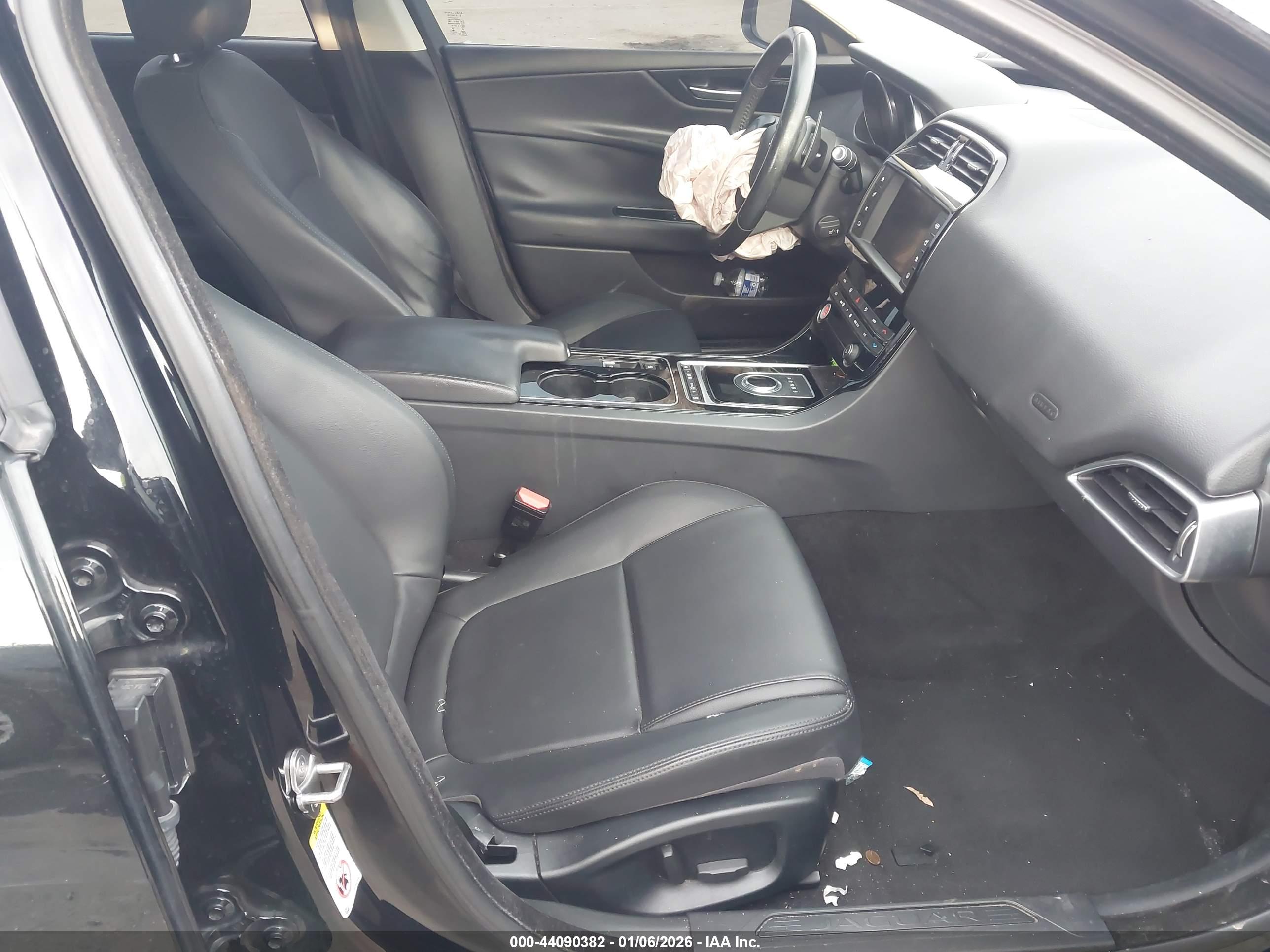 JAGUAR XE image 5