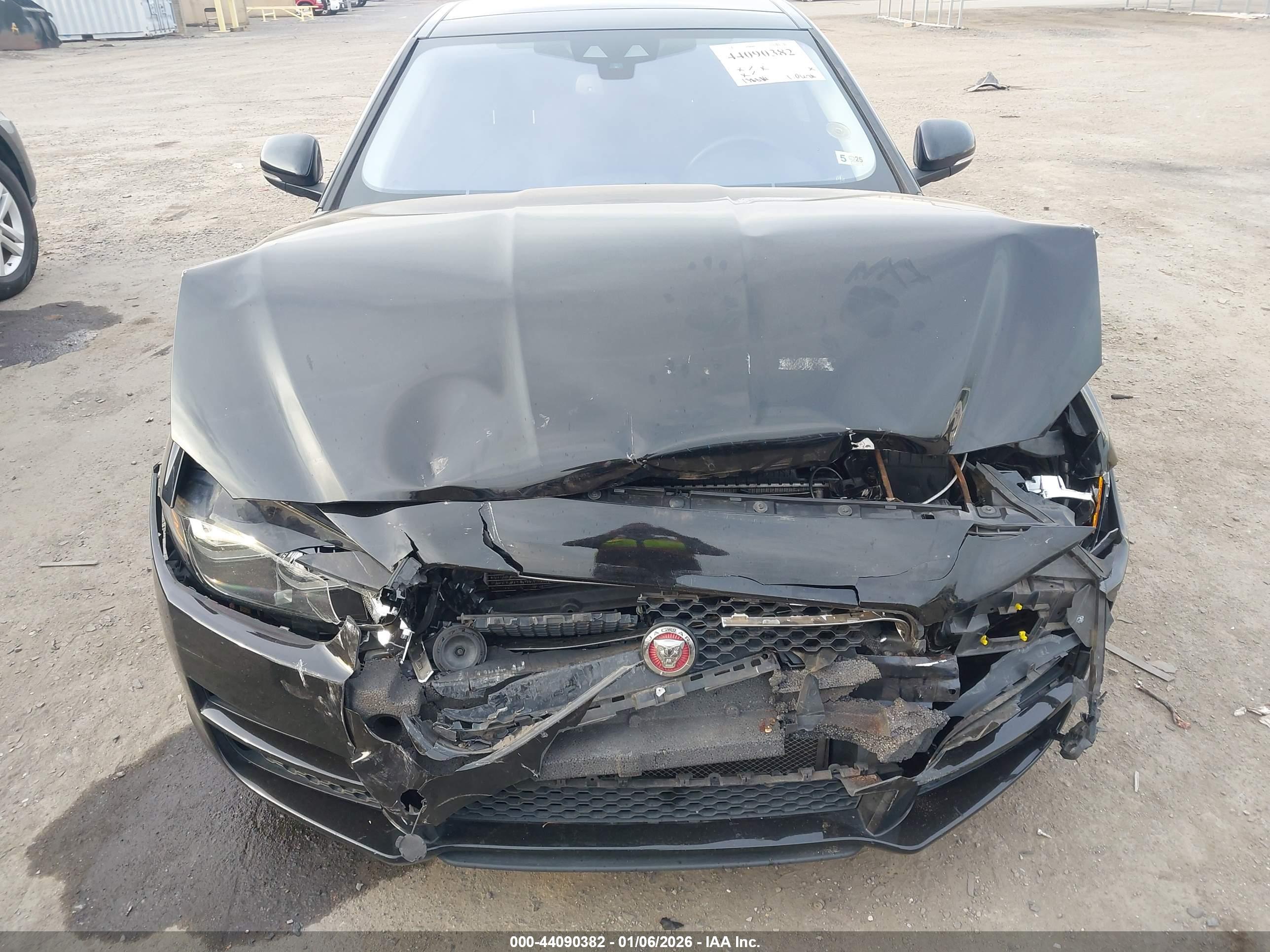 JAGUAR XE image 6