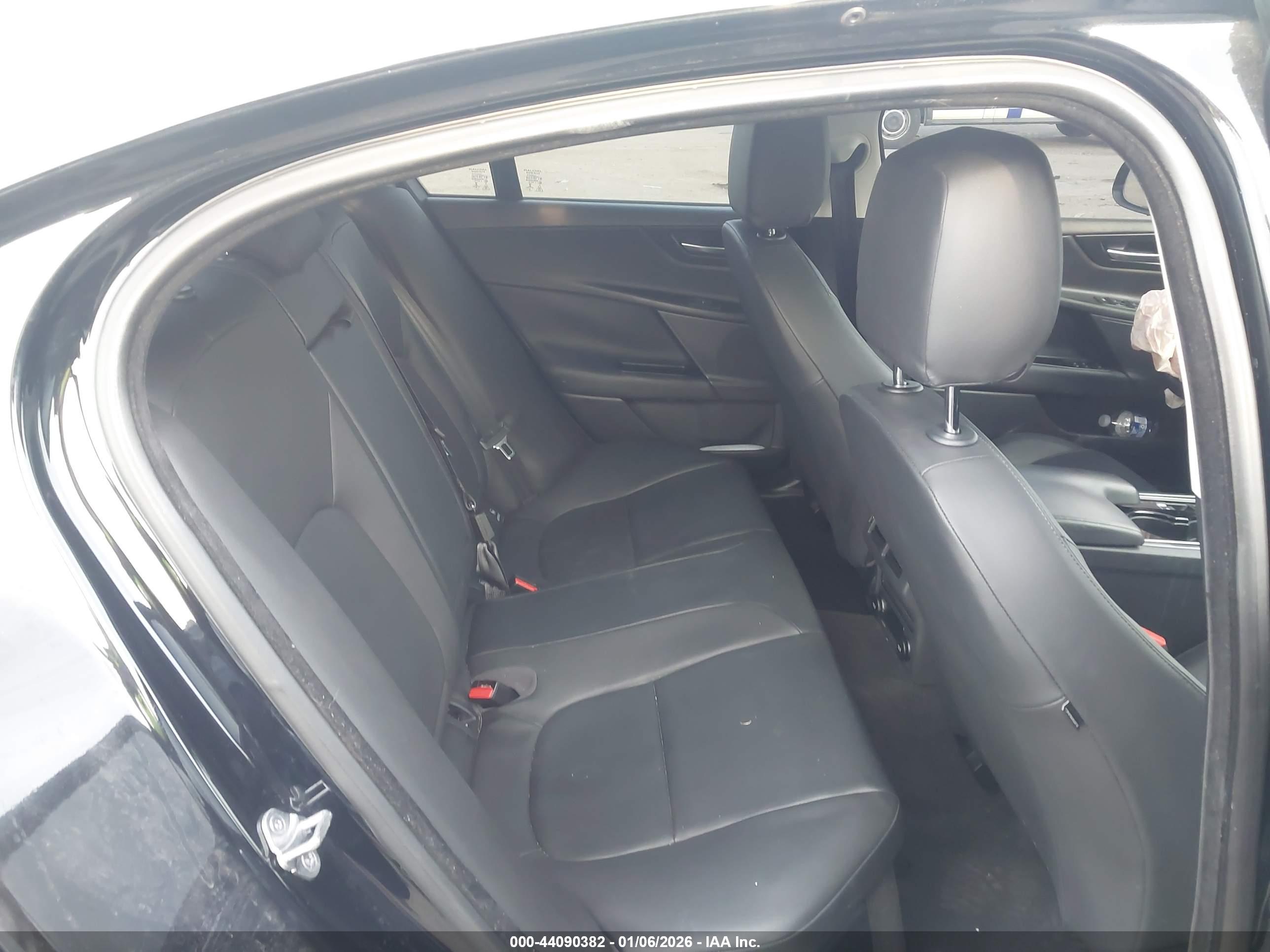 JAGUAR XE image 8