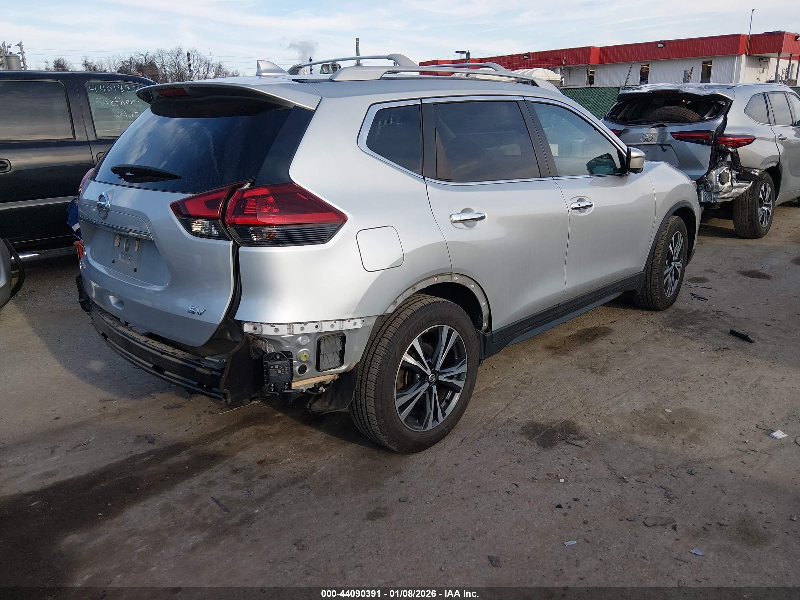 NISSAN ROGUE image 4