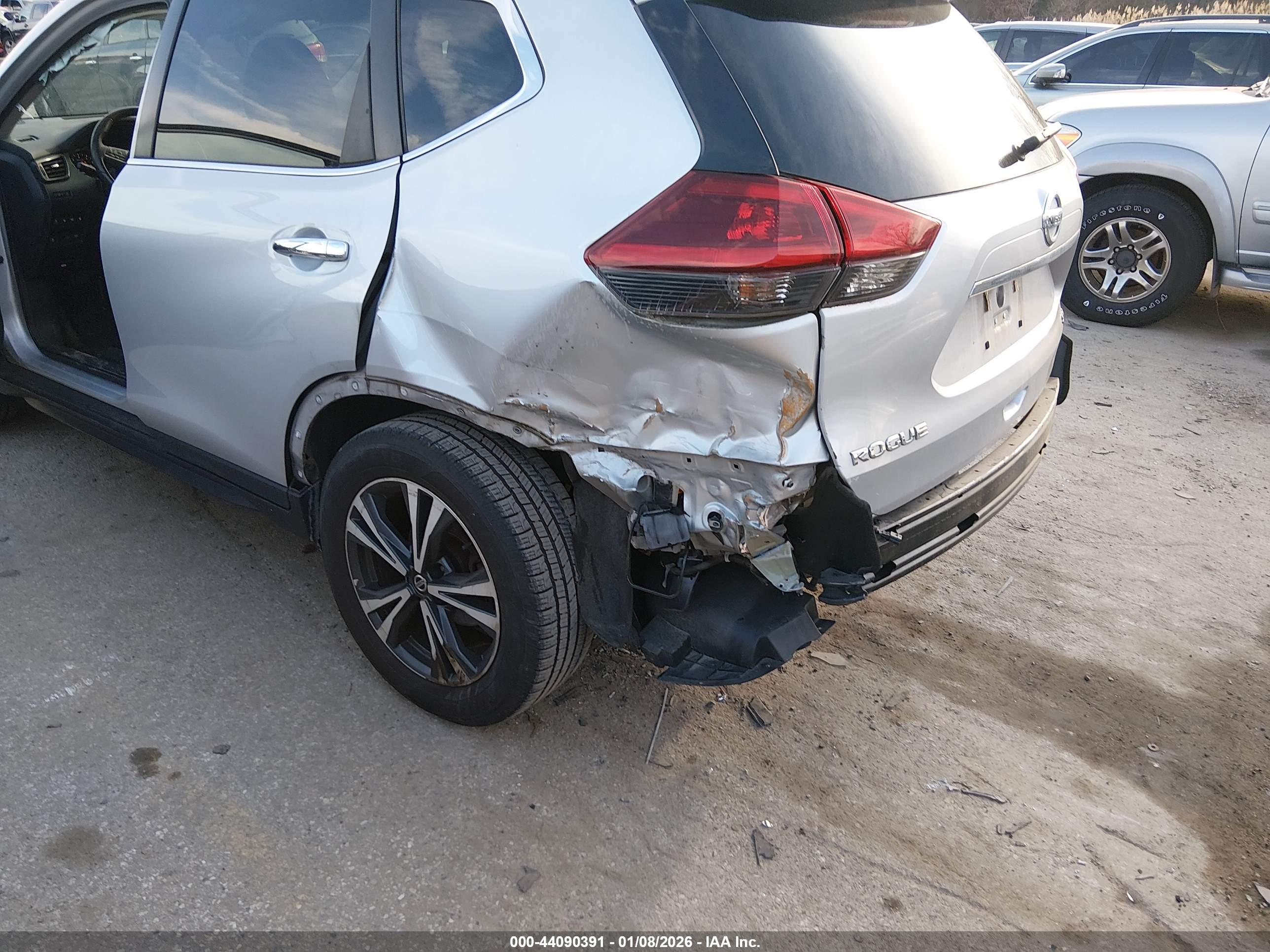 NISSAN ROGUE image 6
