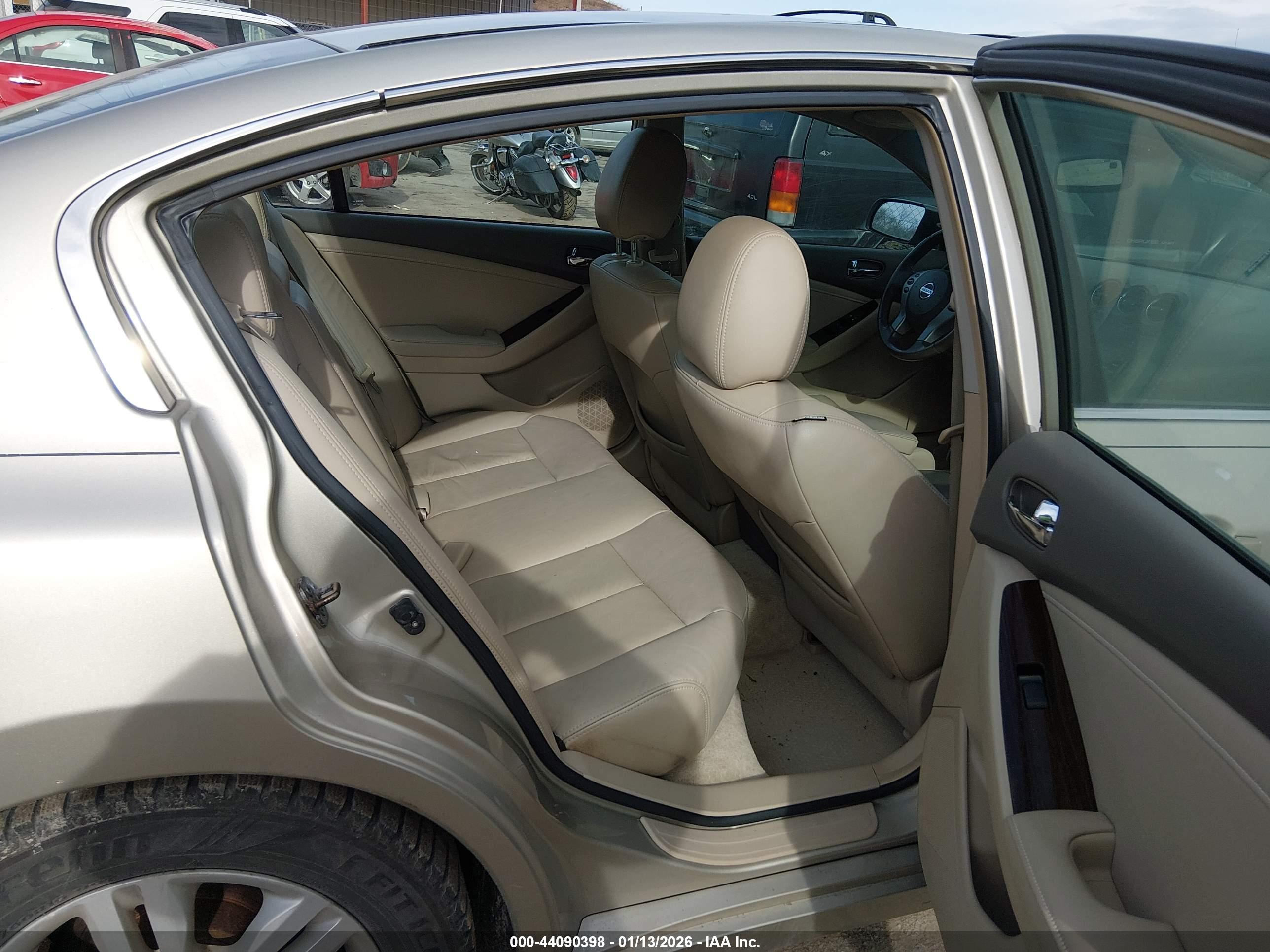 NISSAN ALTIMA image 8