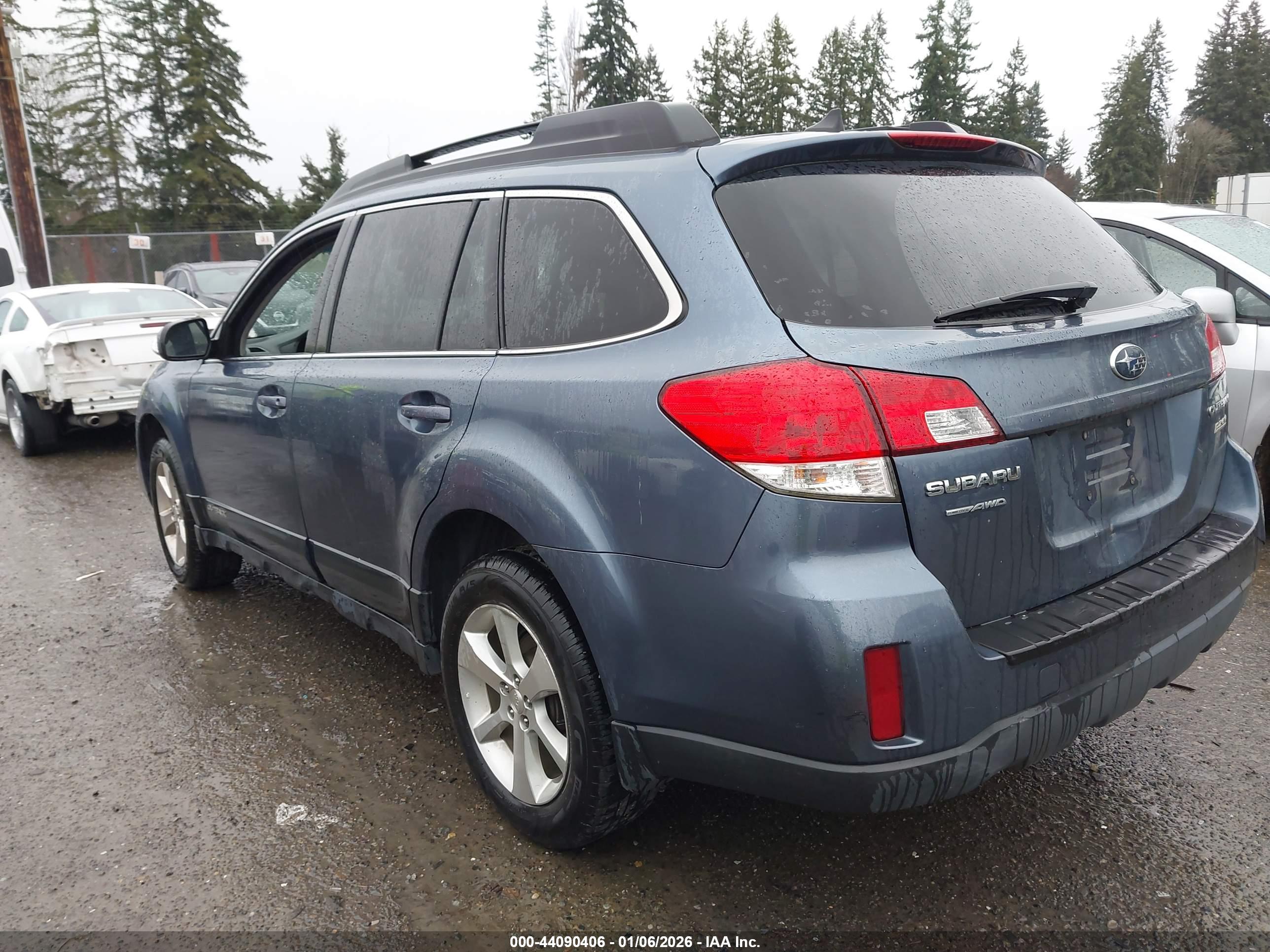 SUBARU OUTBACK image 3