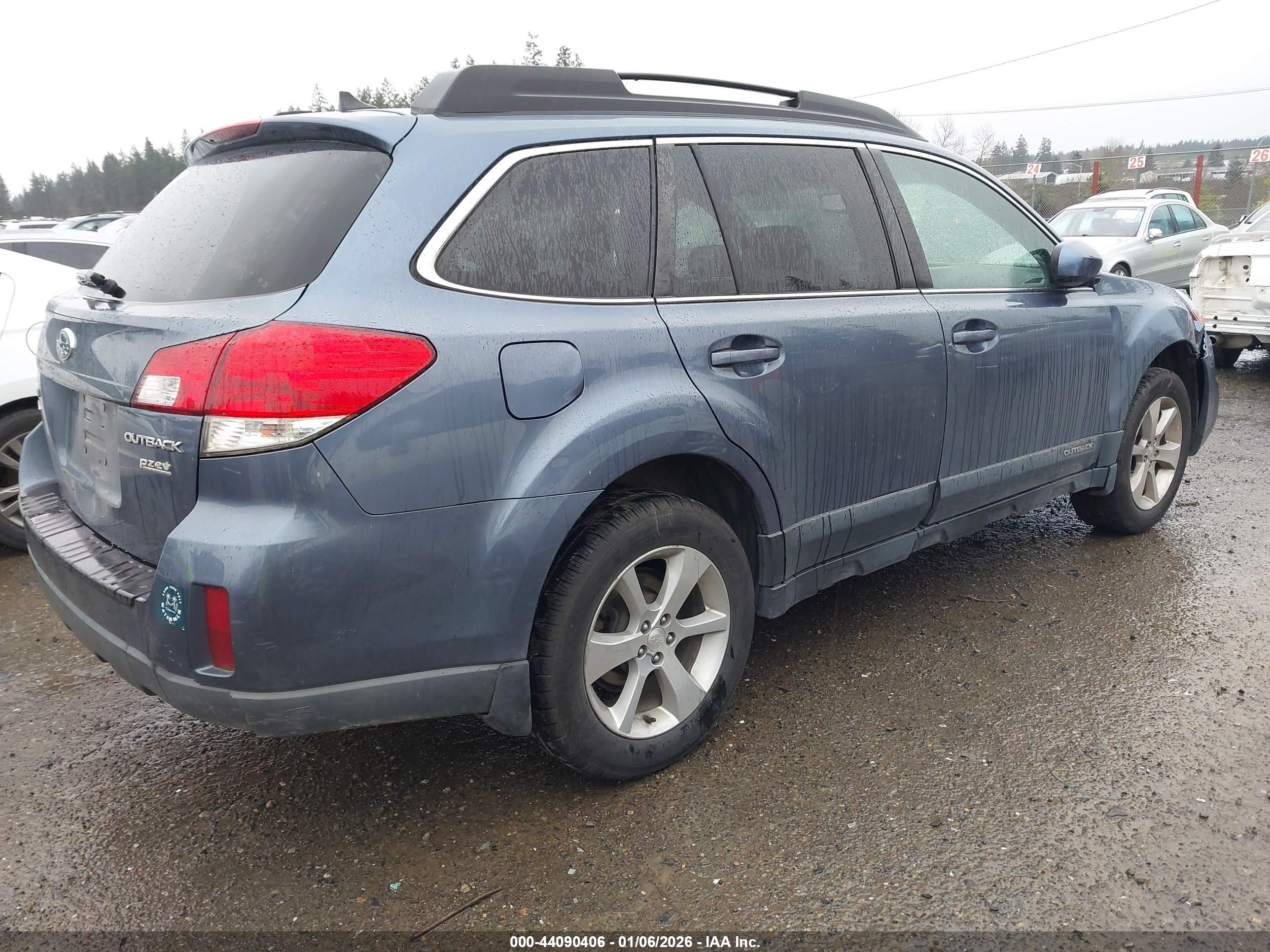 SUBARU OUTBACK image 4