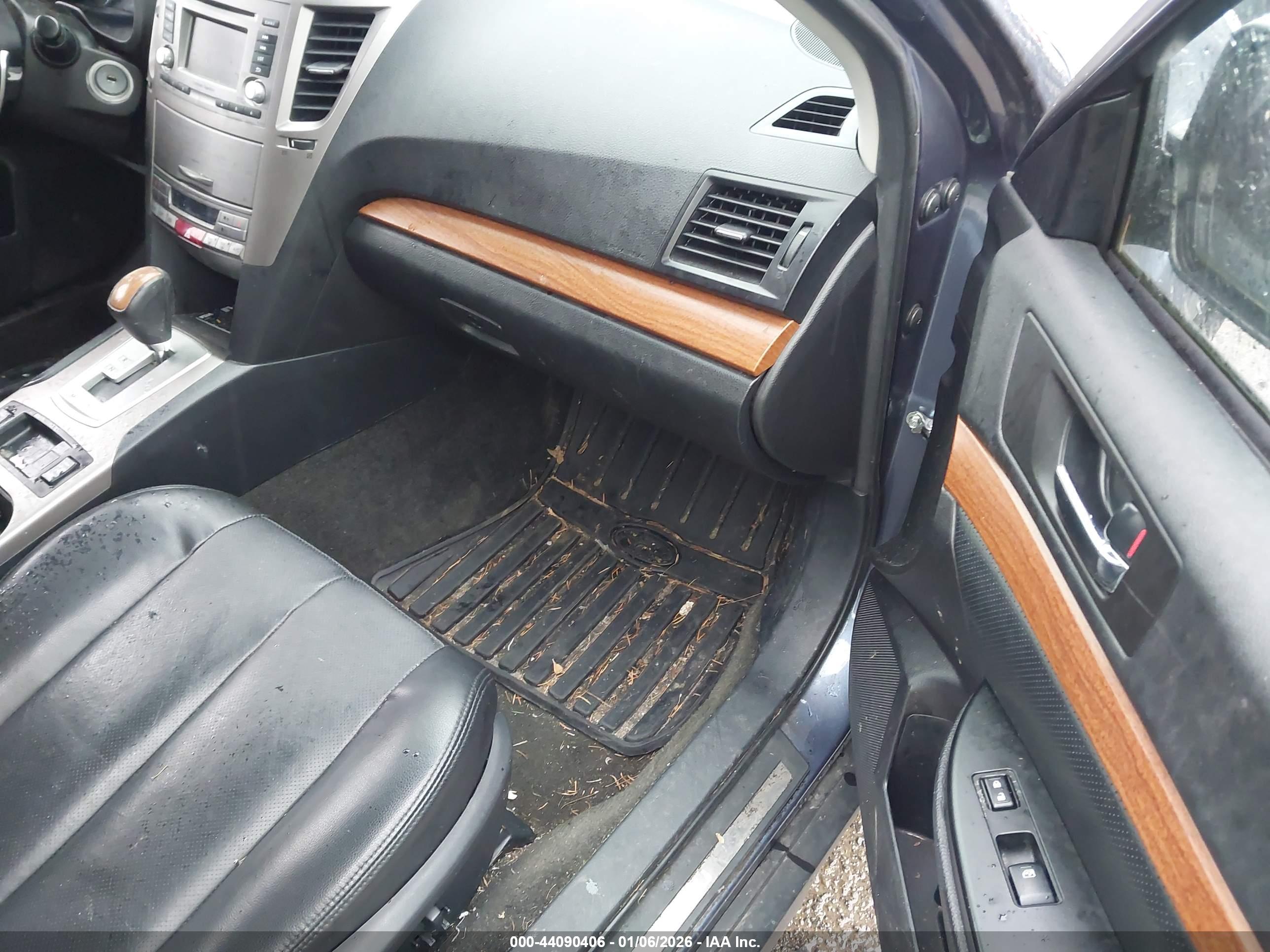 SUBARU OUTBACK image 5